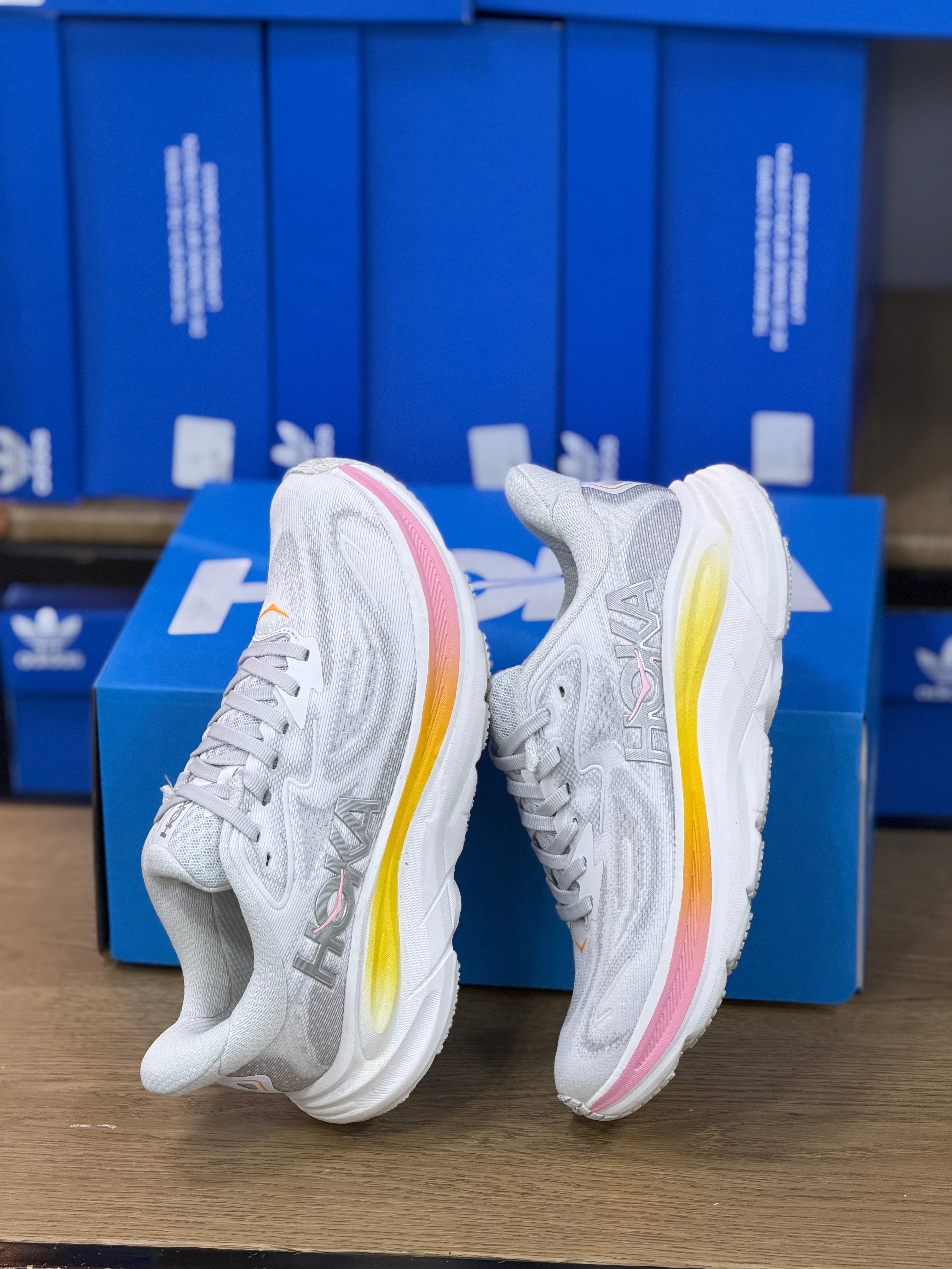 HOKA CLIFTON 10