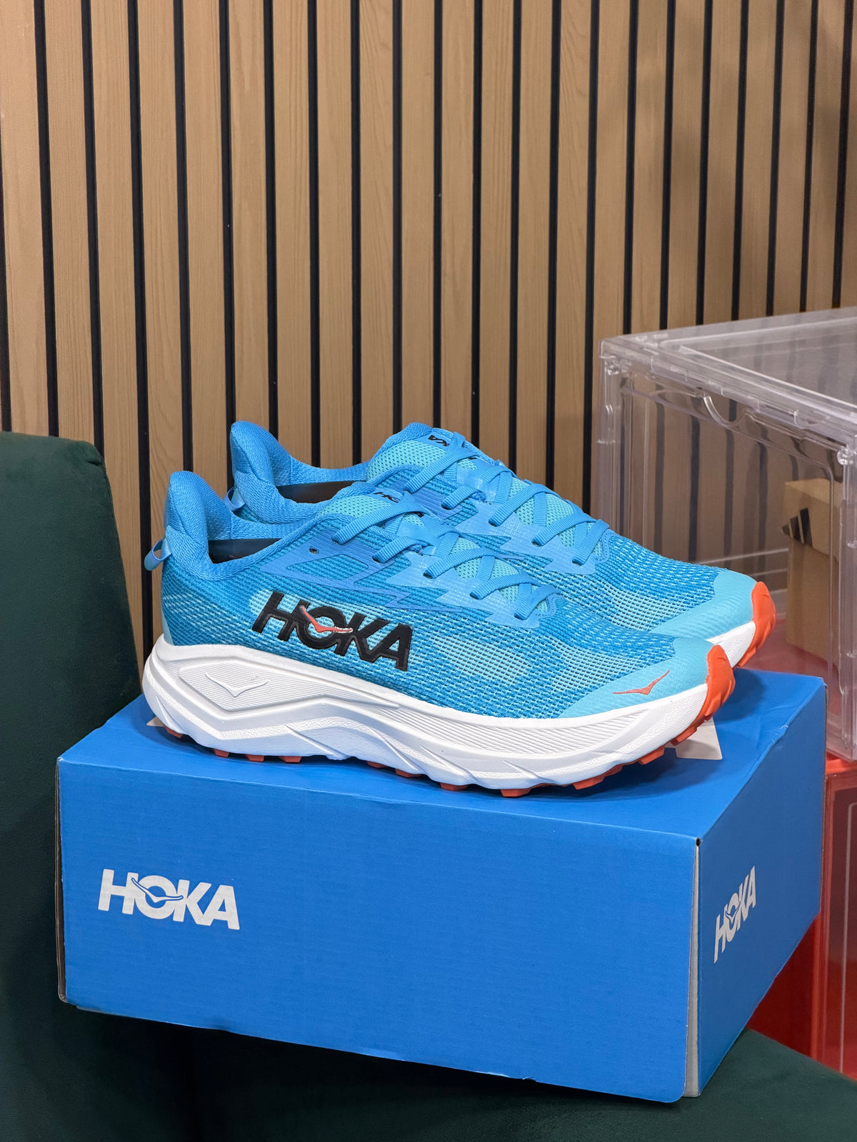 HOKA CHALLENGER 8