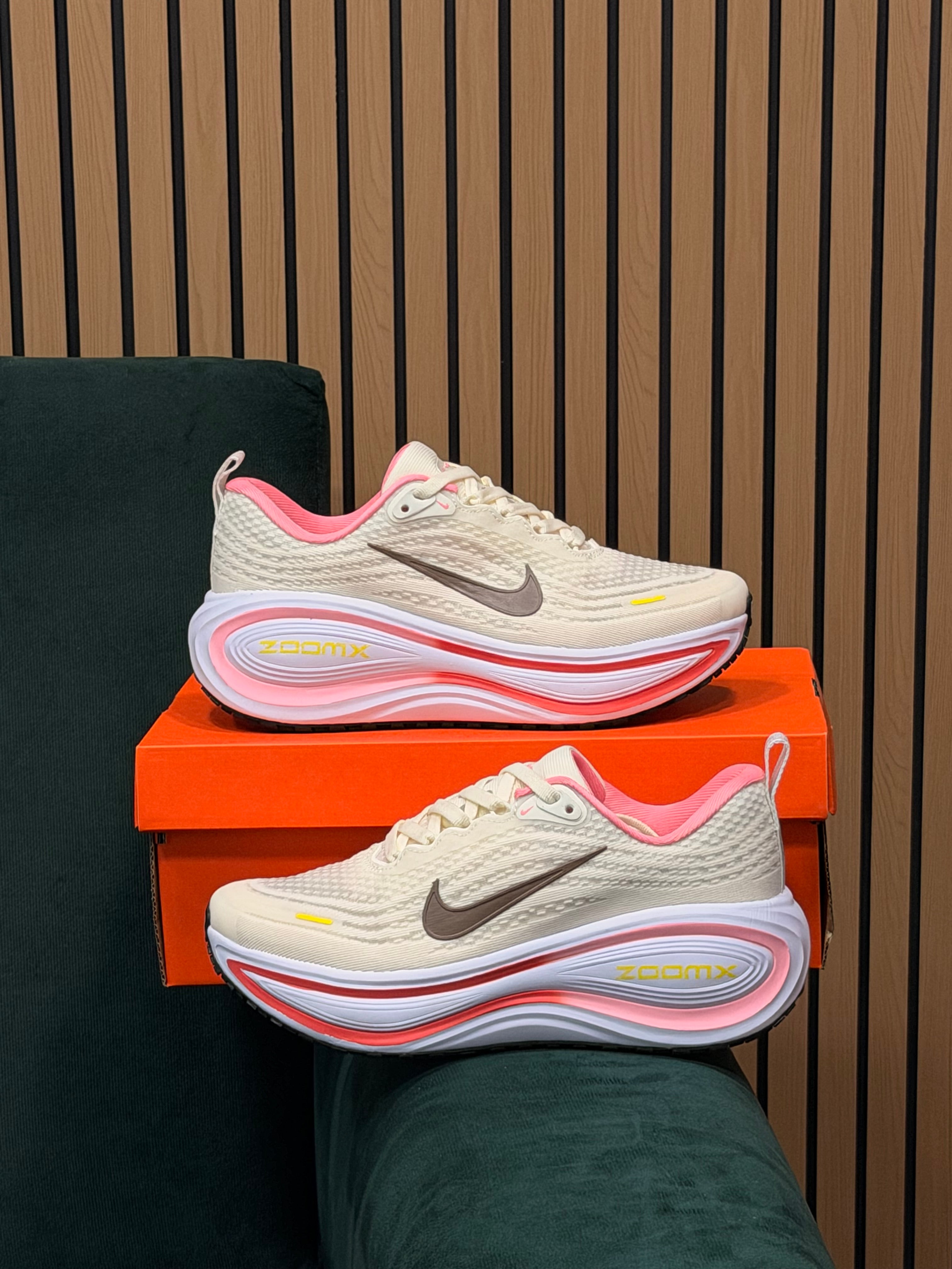 NIKE VOMERO PLUS