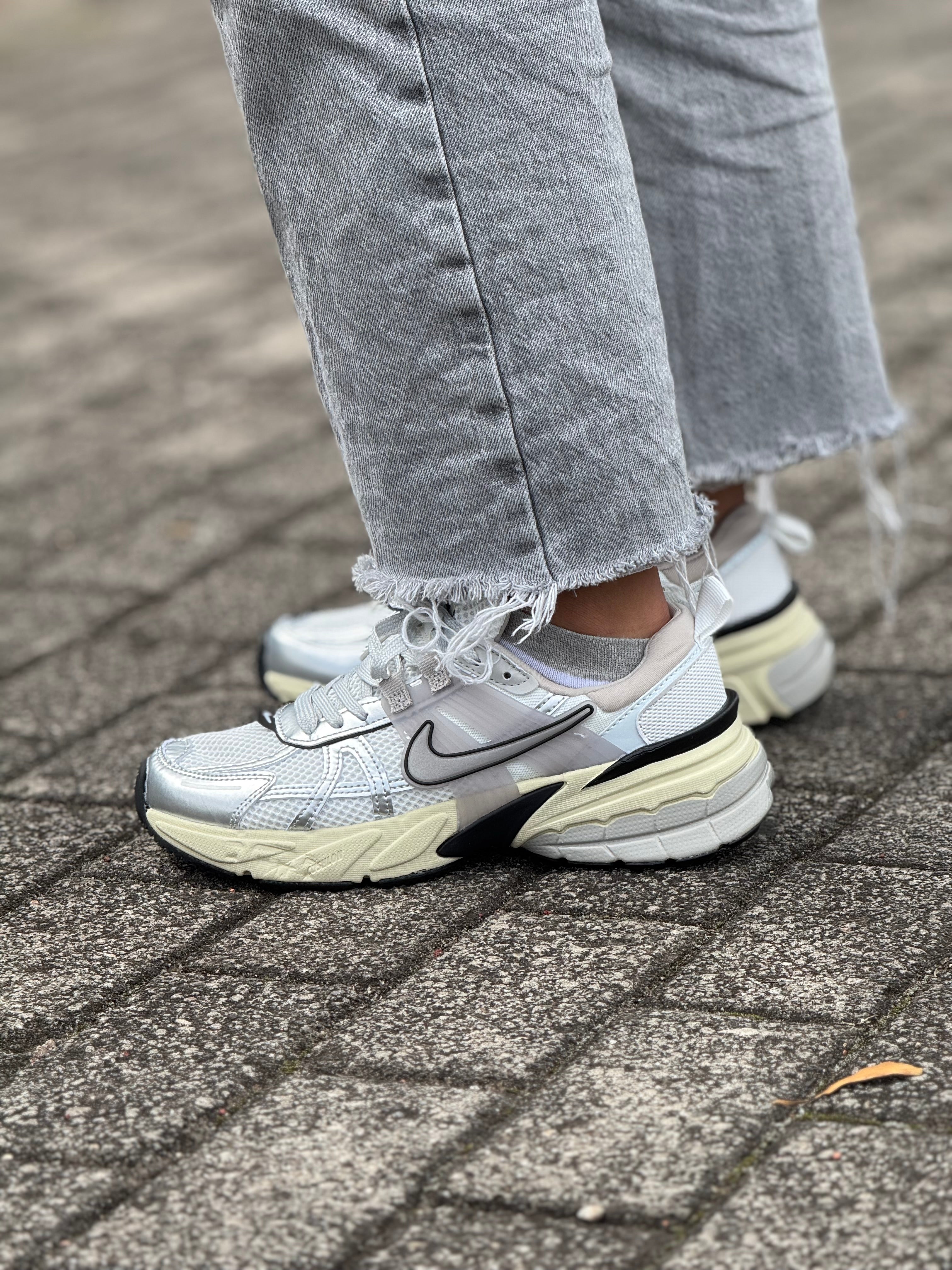 NIKE