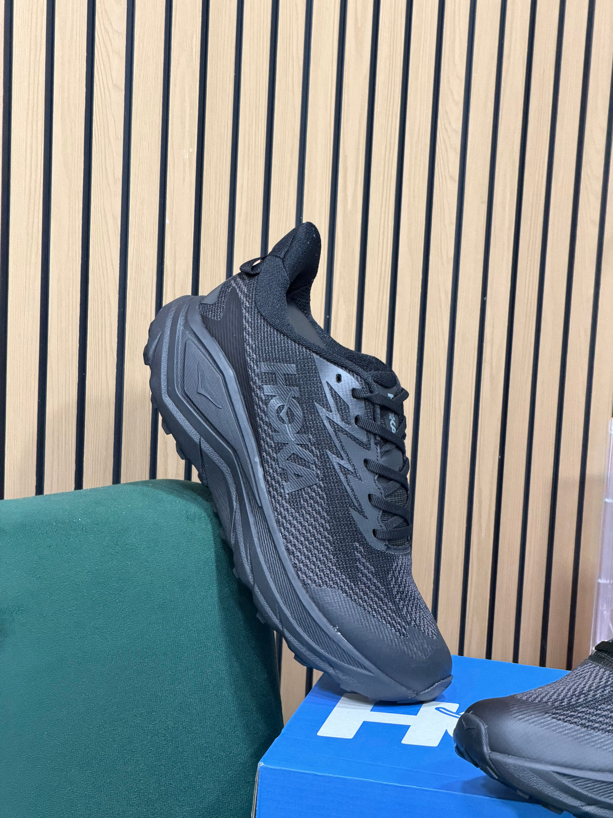 HOKA CHALLENGER 8