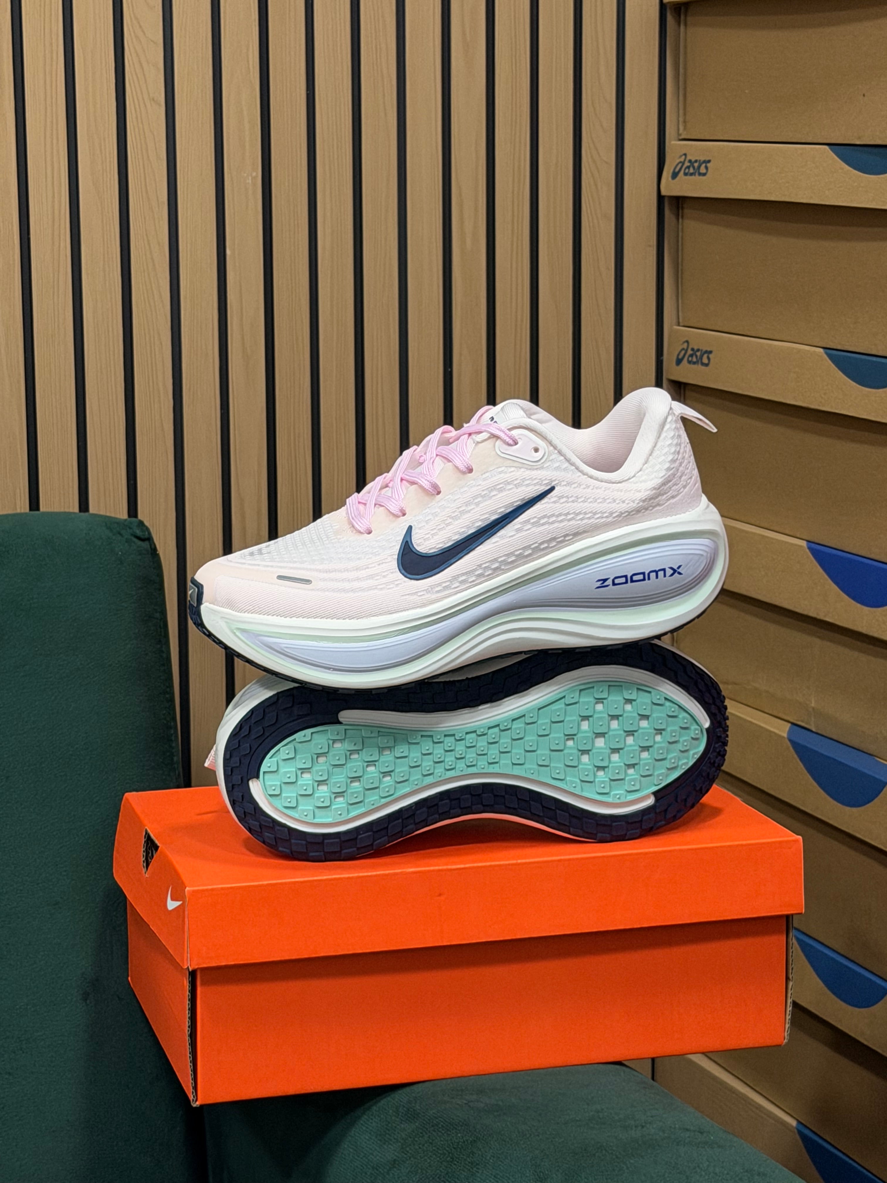 NIKE VOMERO PLUS