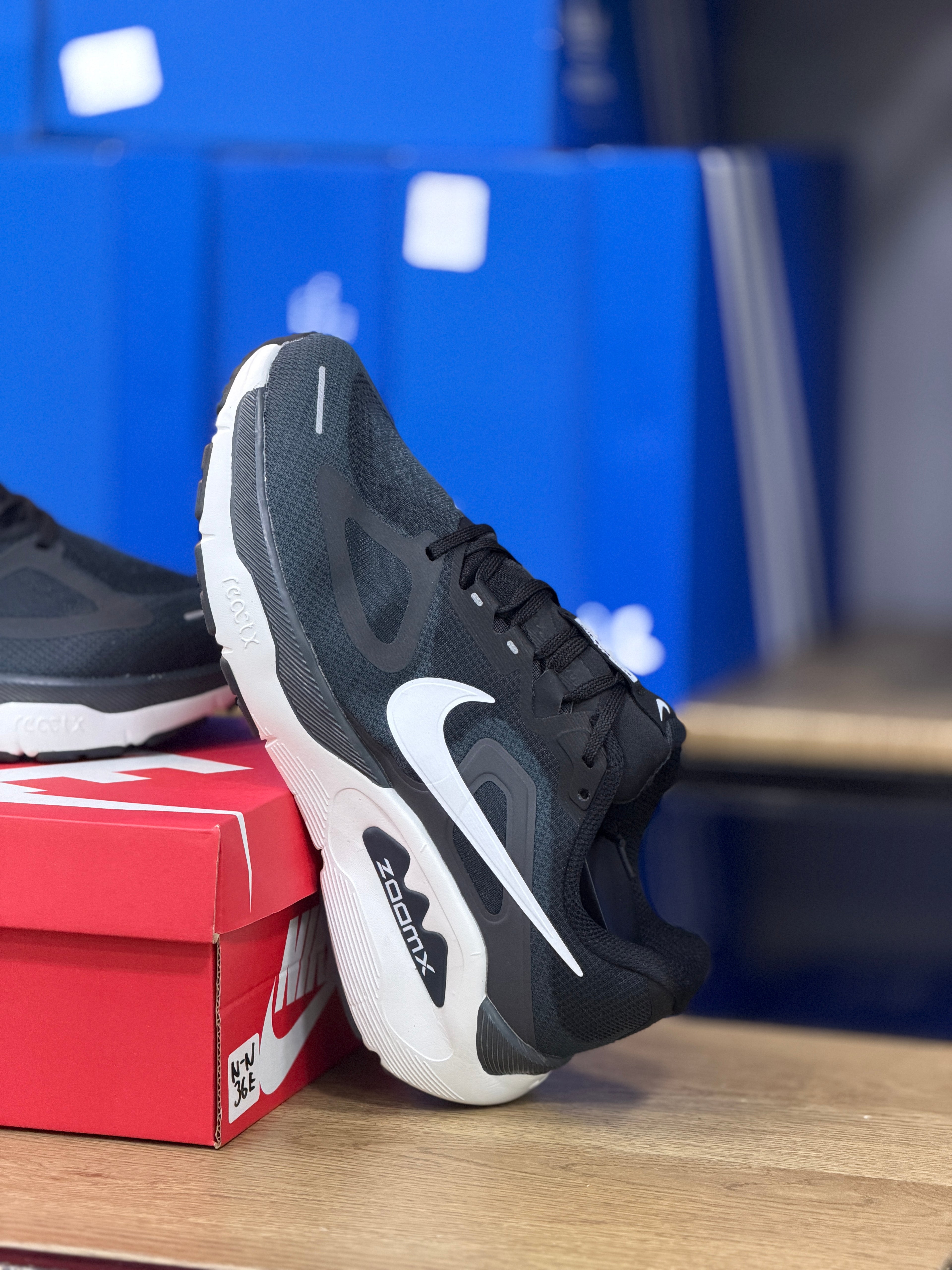 NIKE STRUCTURE PLUS