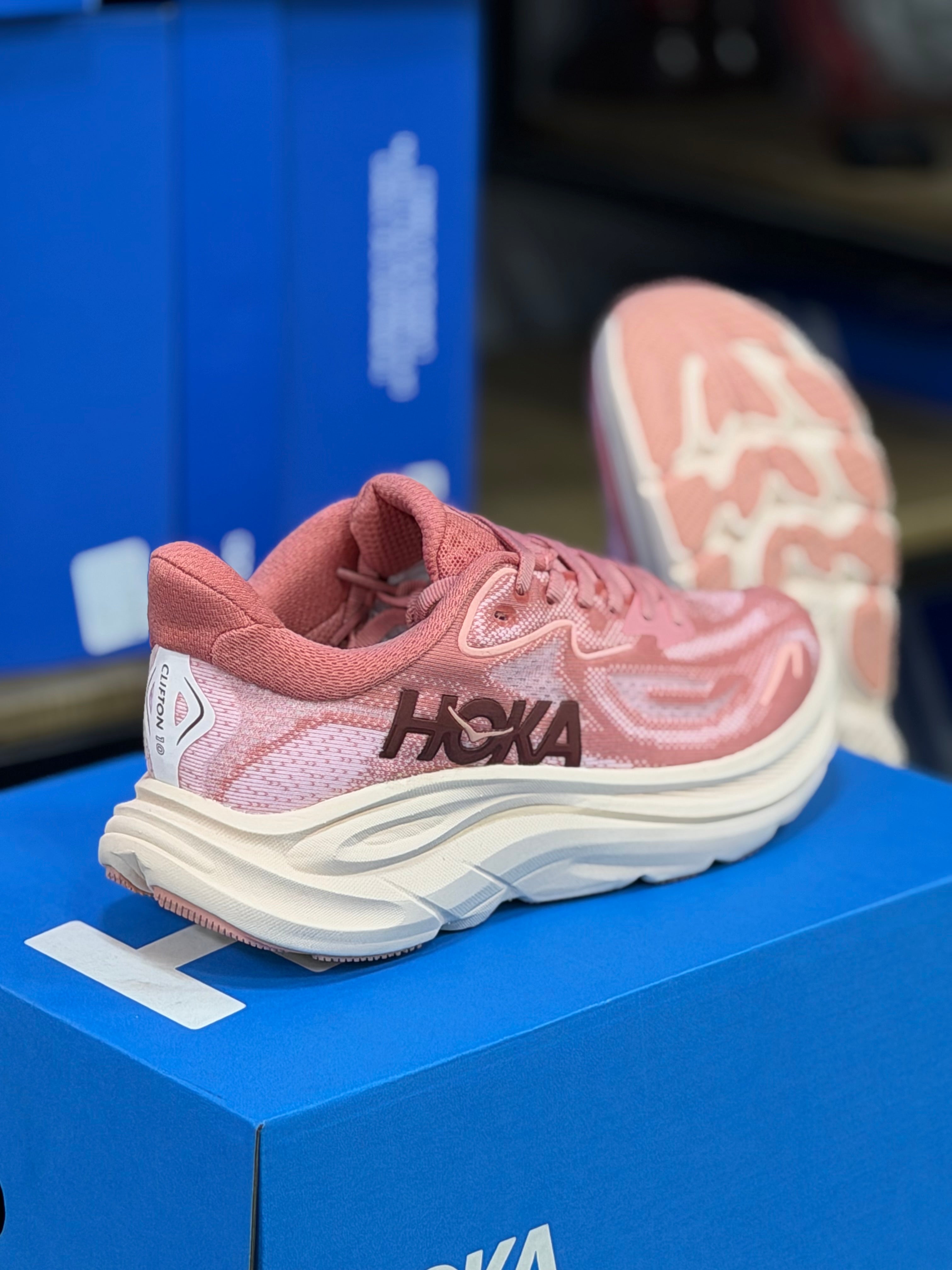 HOKA CLIFTON 10