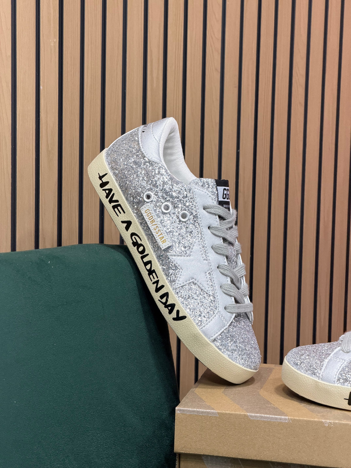 GOLDEN GOOSE
