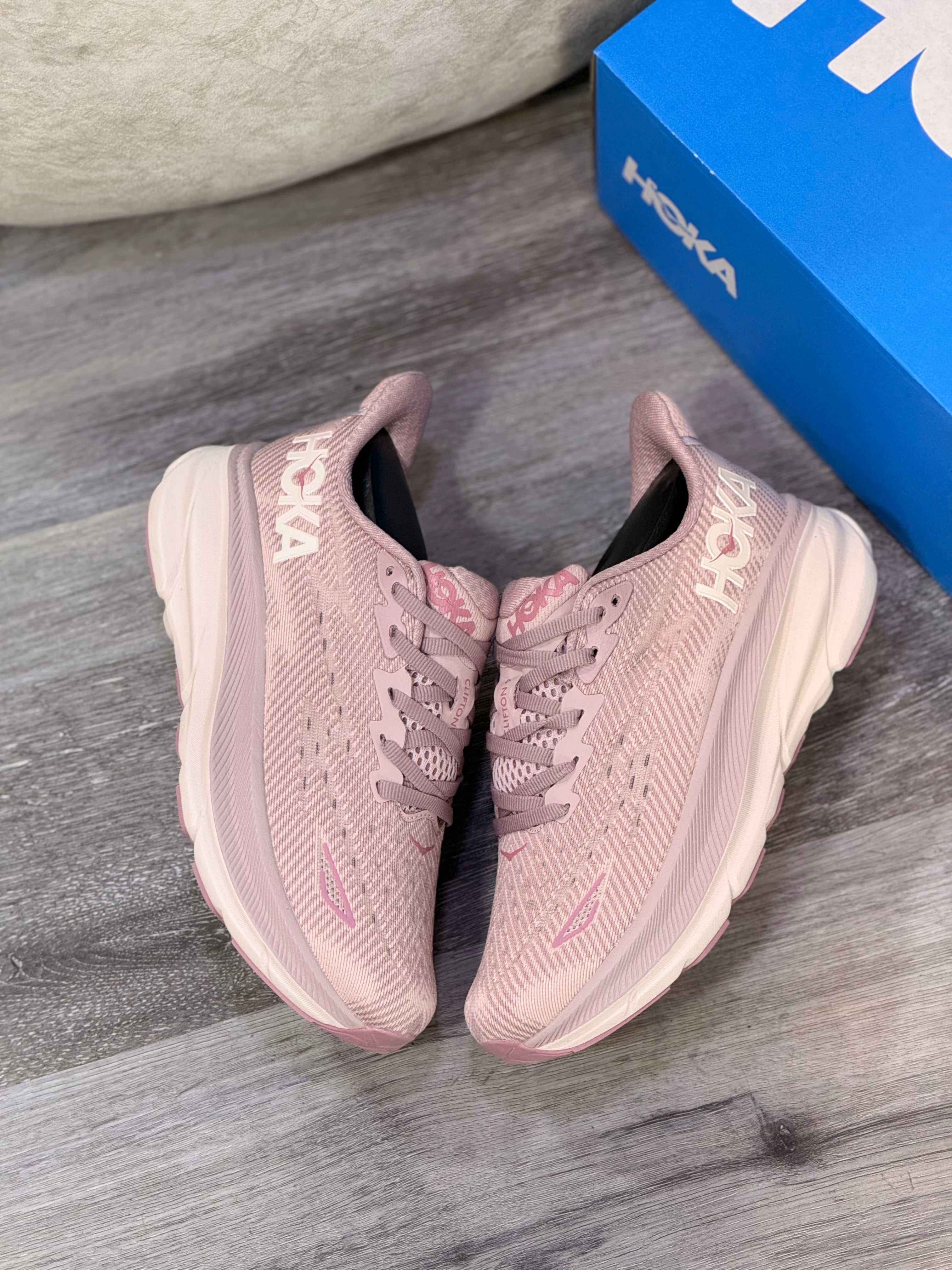 HOKA CLIFTON 9