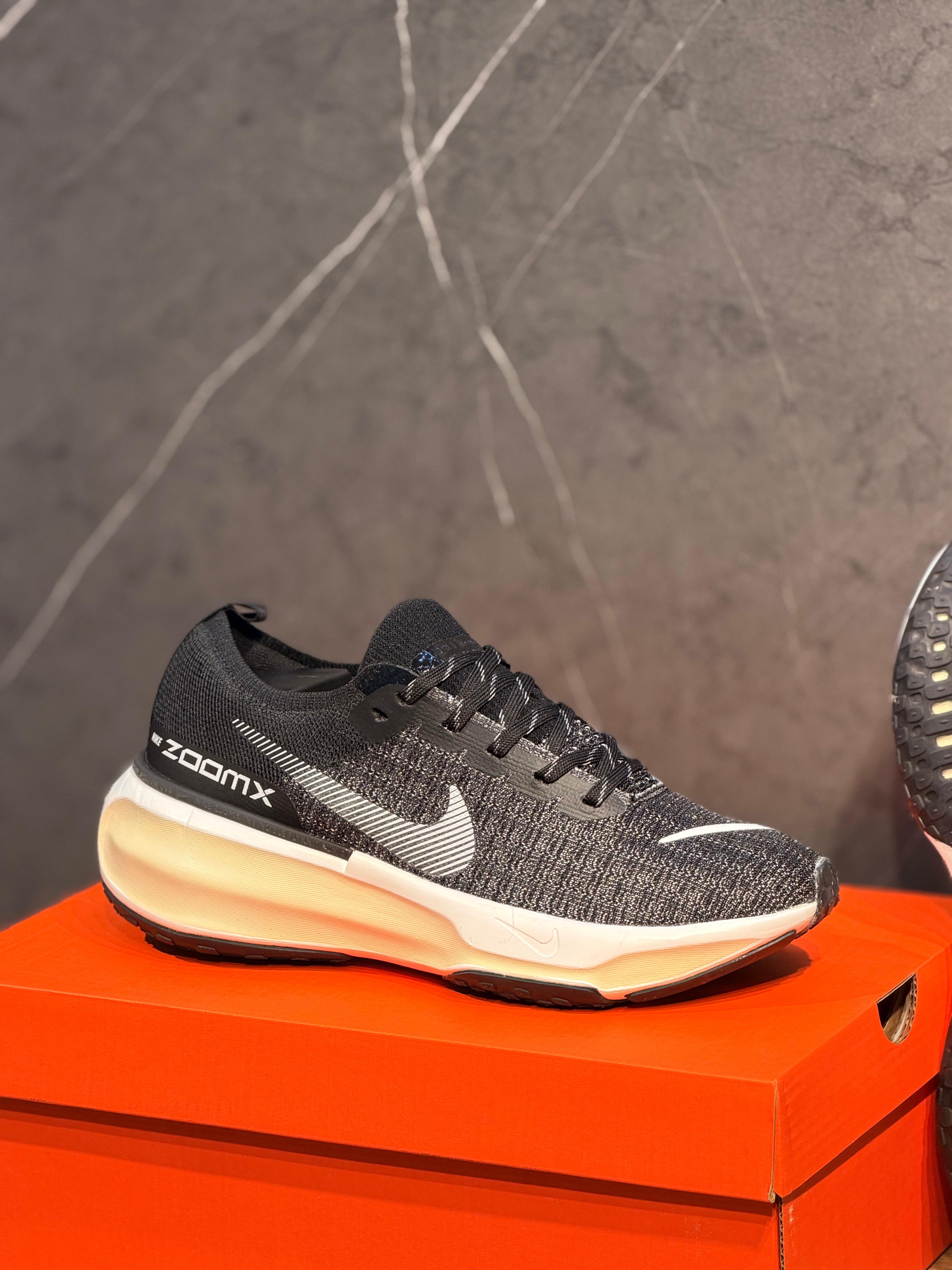 NIKE ZOOM X