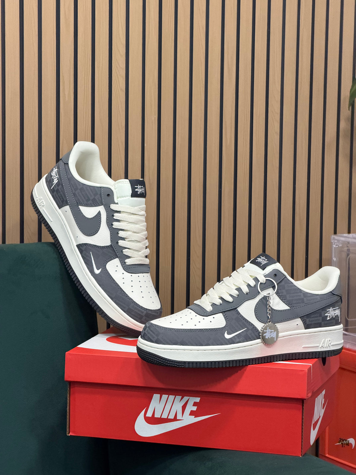 NIKE AIR FORCE ONE
