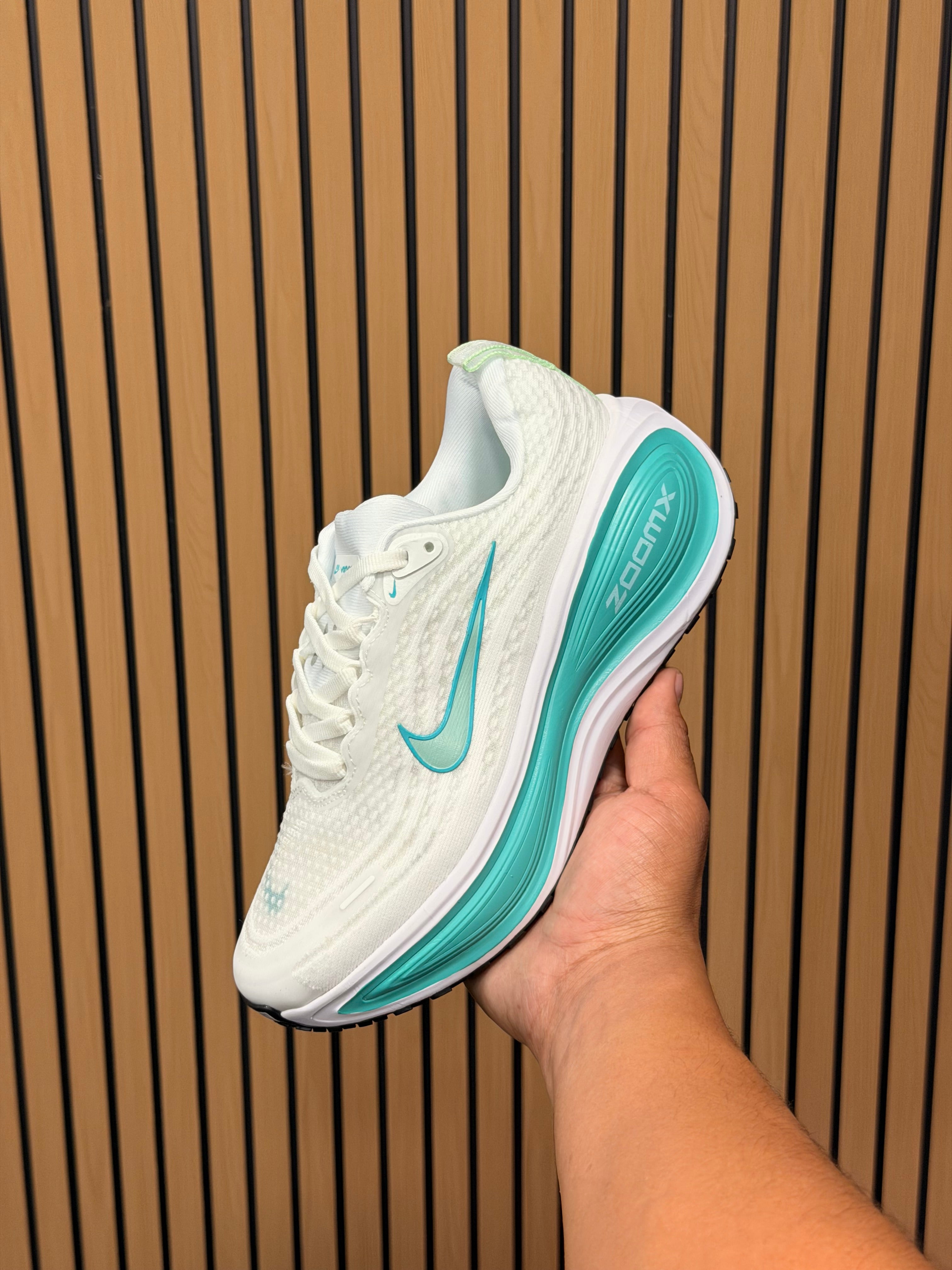 NIKE VOMERO PLUS