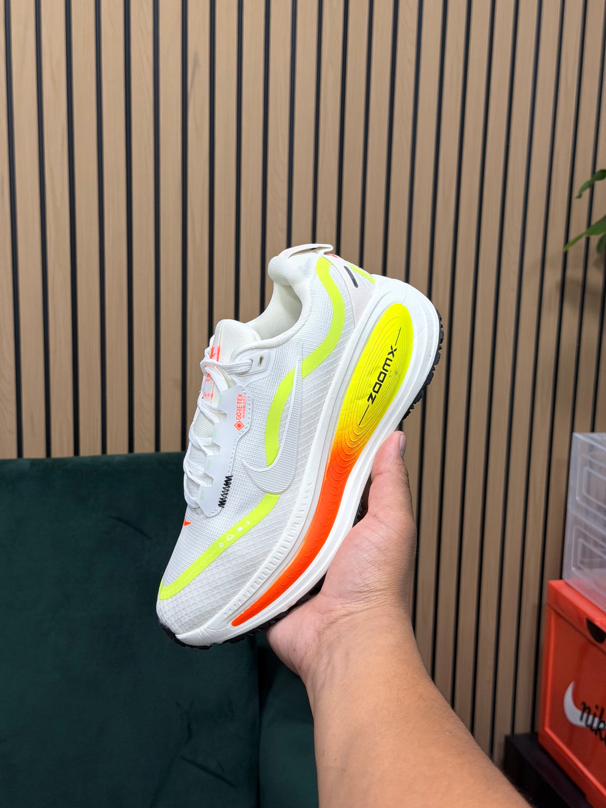 NIKE VOMERO 18