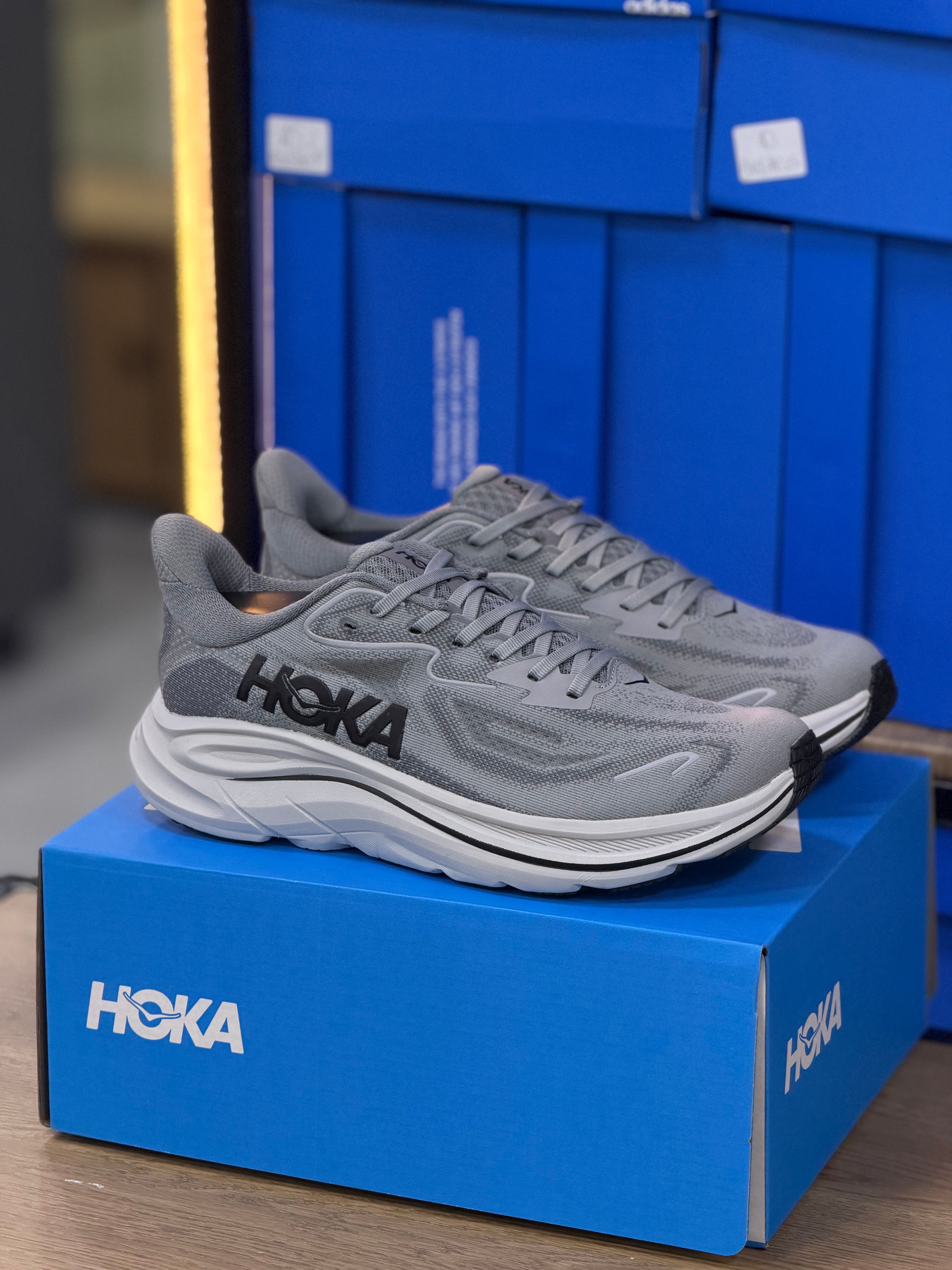 HOKA CLIFTON 10