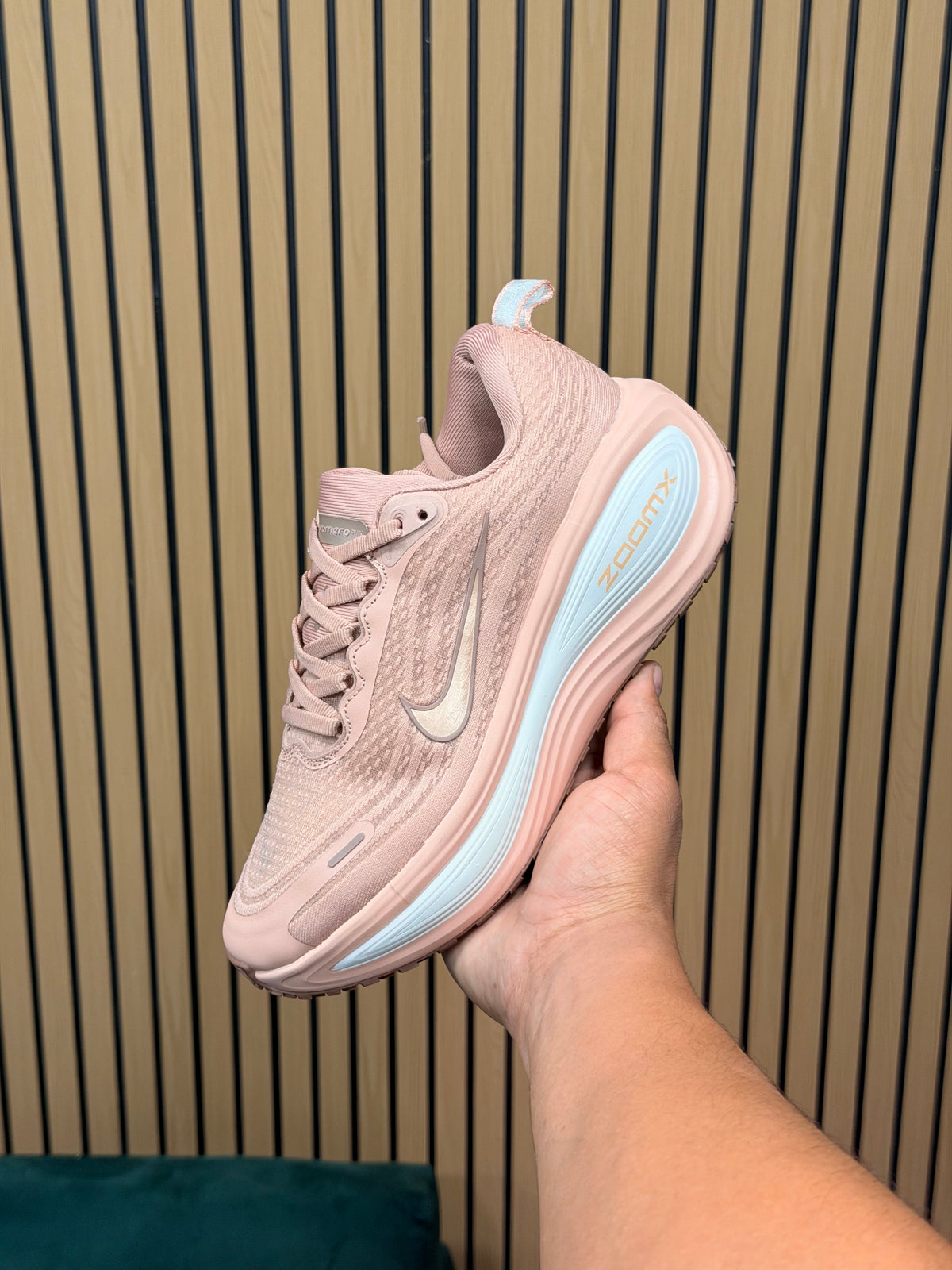 NIKE VOMERO PLUS