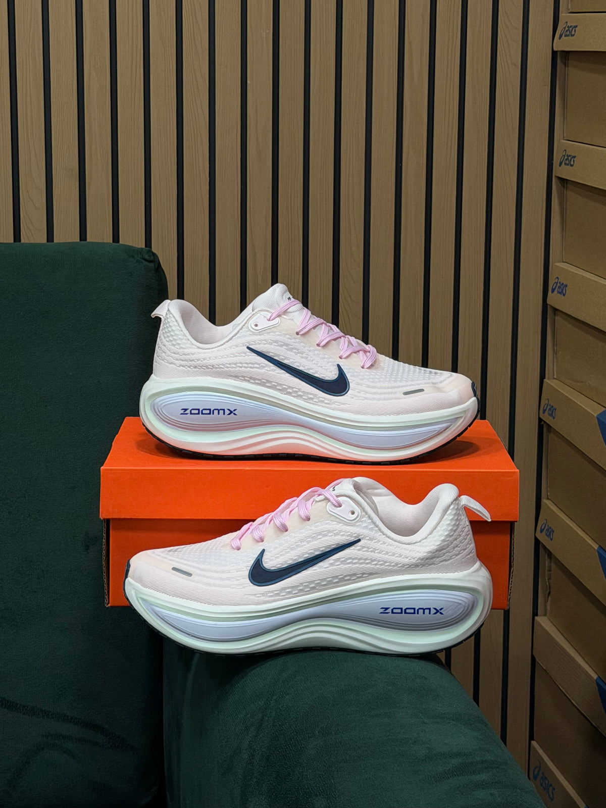NIKE VOMERO PLUS