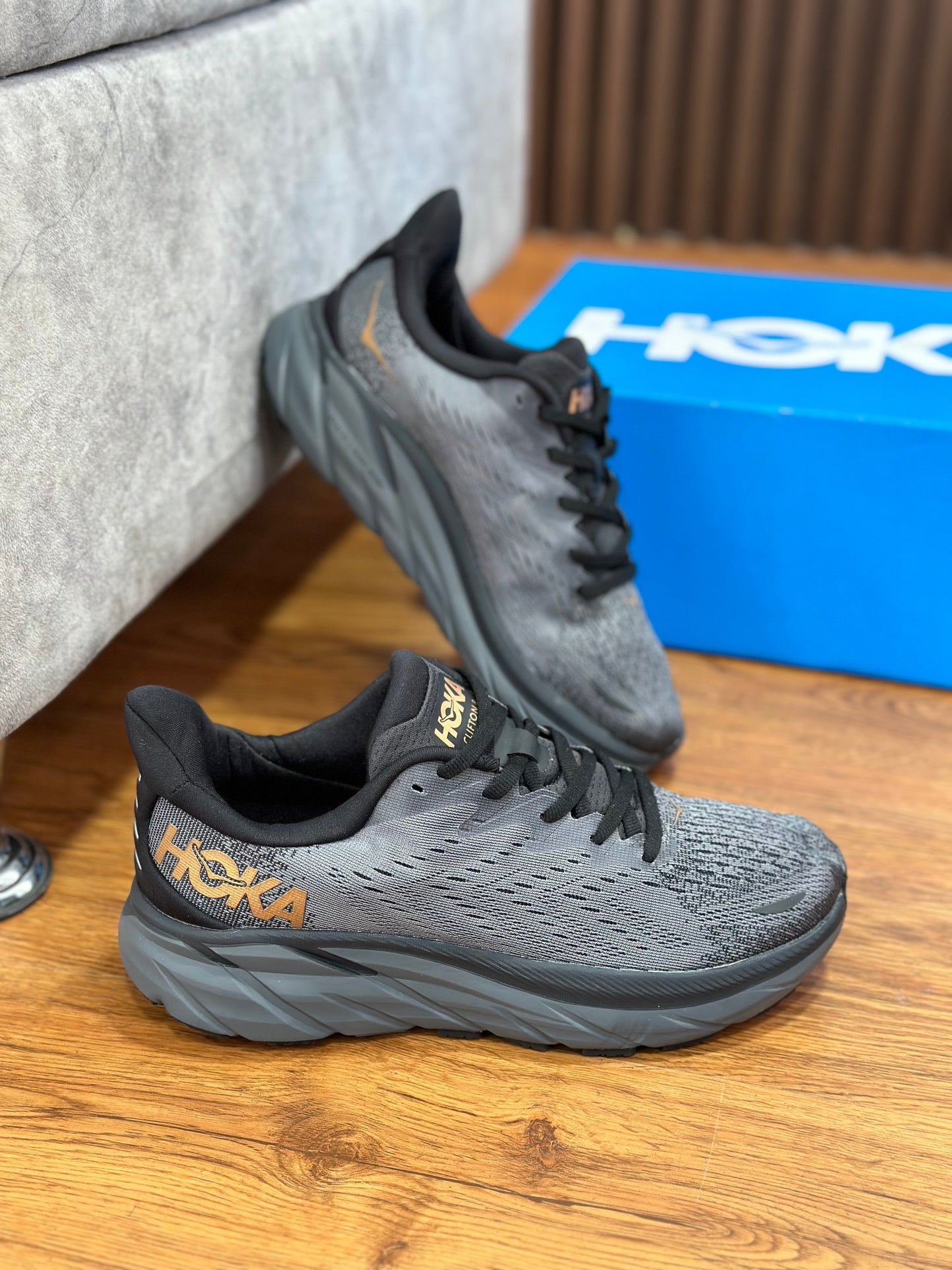 HOKA CLIFTON 8