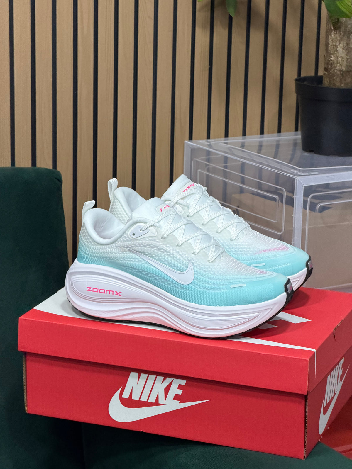 NIKE VOMERO PLUS