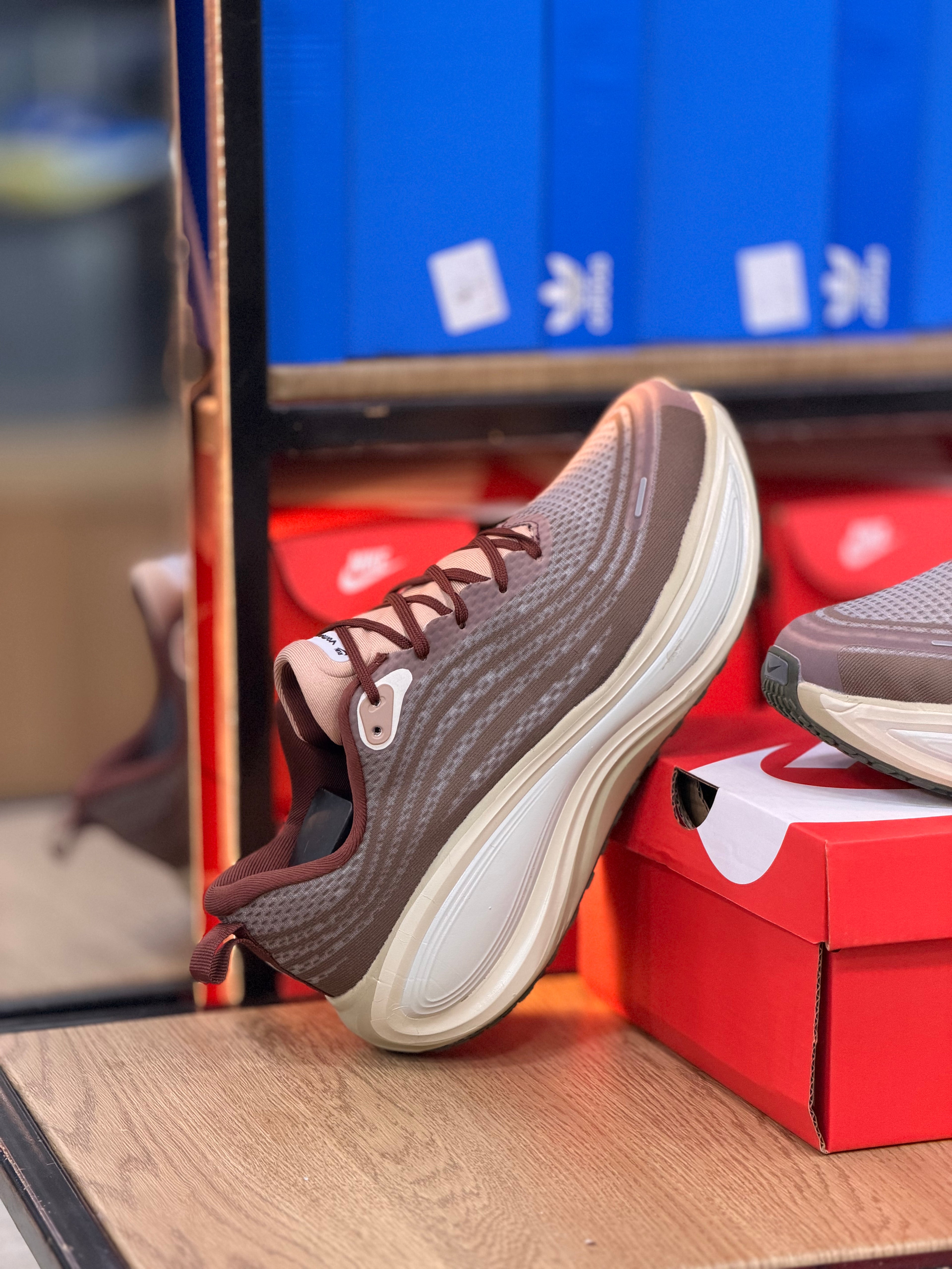 NIKE VOMERO PLUS