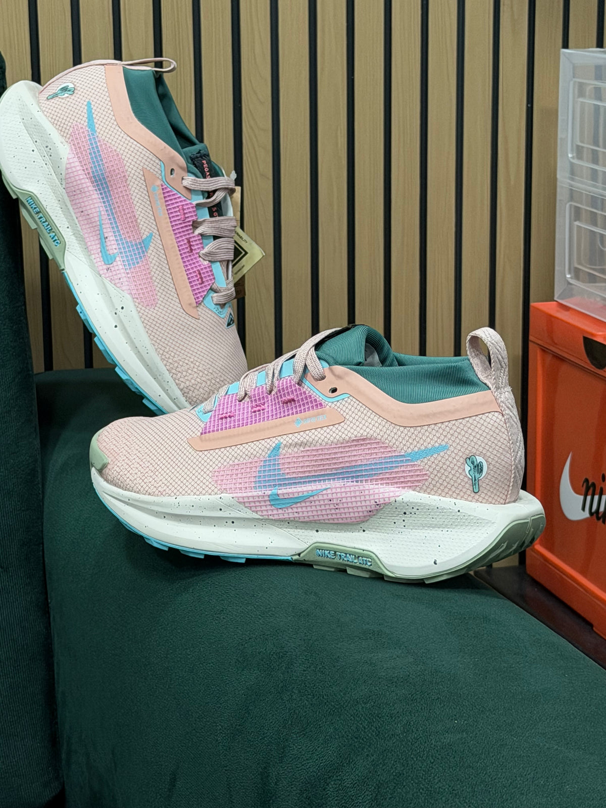 NIKE PEGASUS