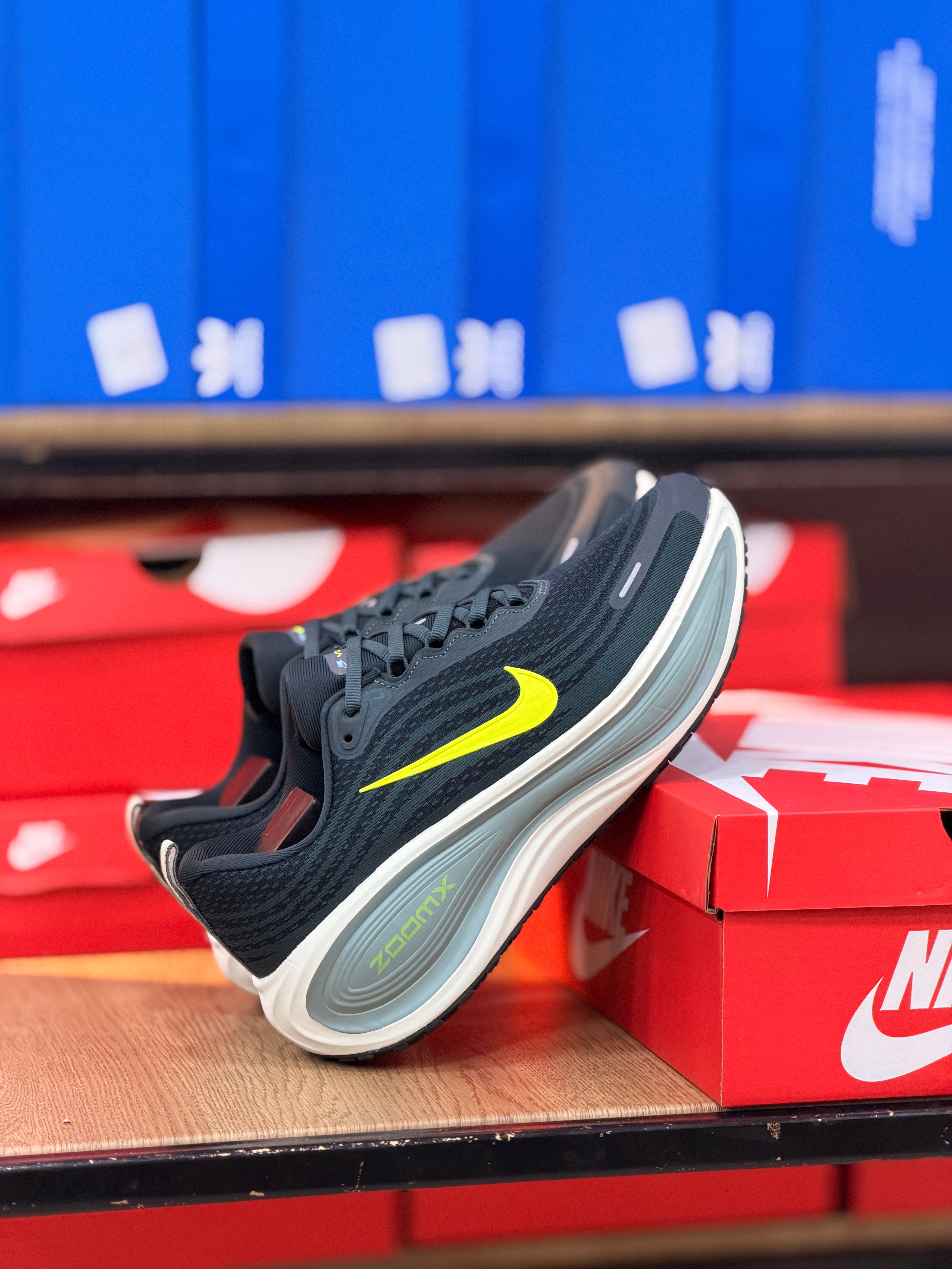NIKE VOMERO PLUS