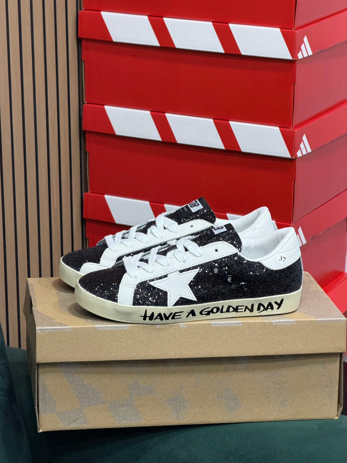 GOLDEN GOOSE