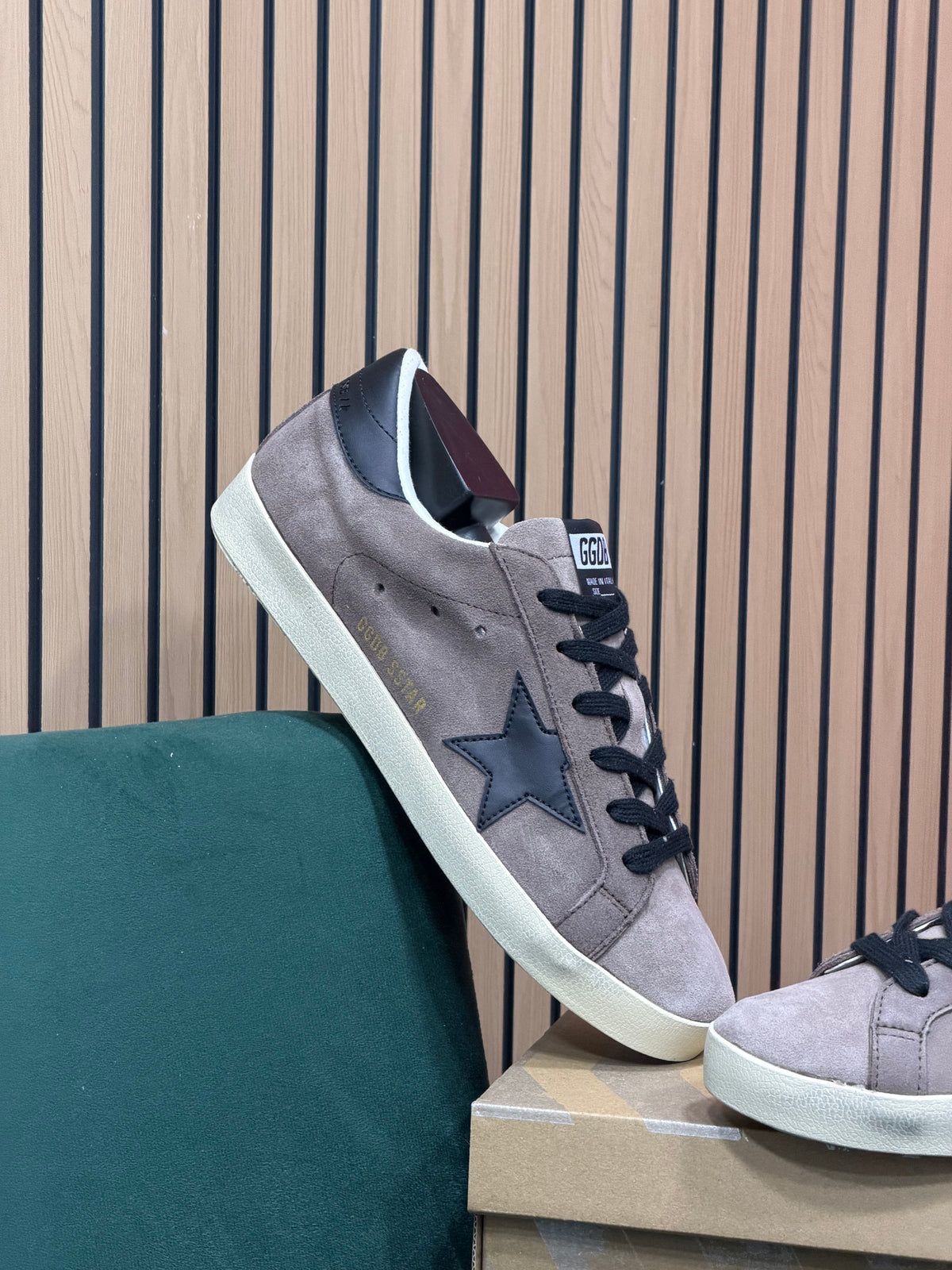 GOLDEN GOOSE
