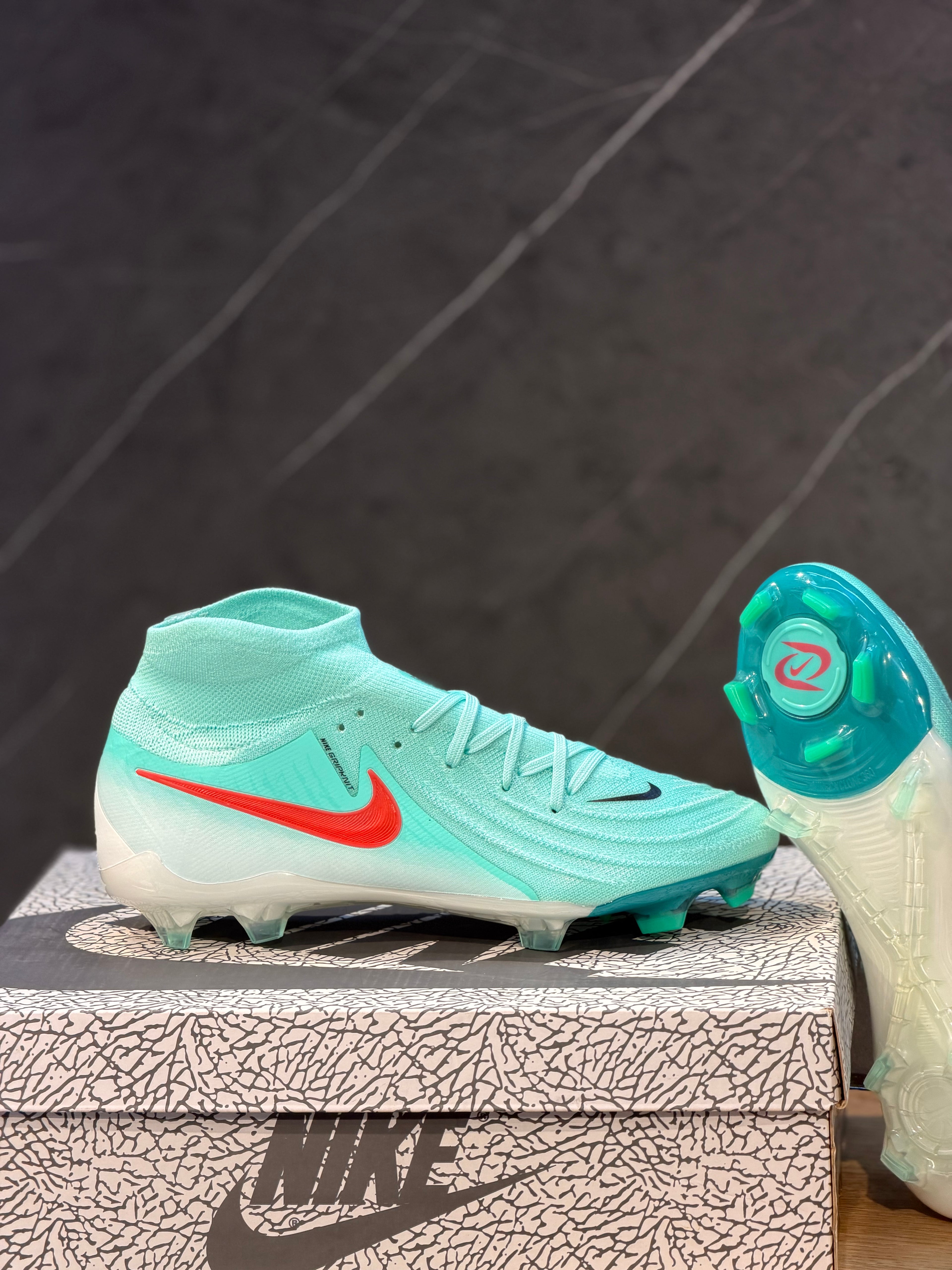 NIKE GUAYO GAMA MEDIA