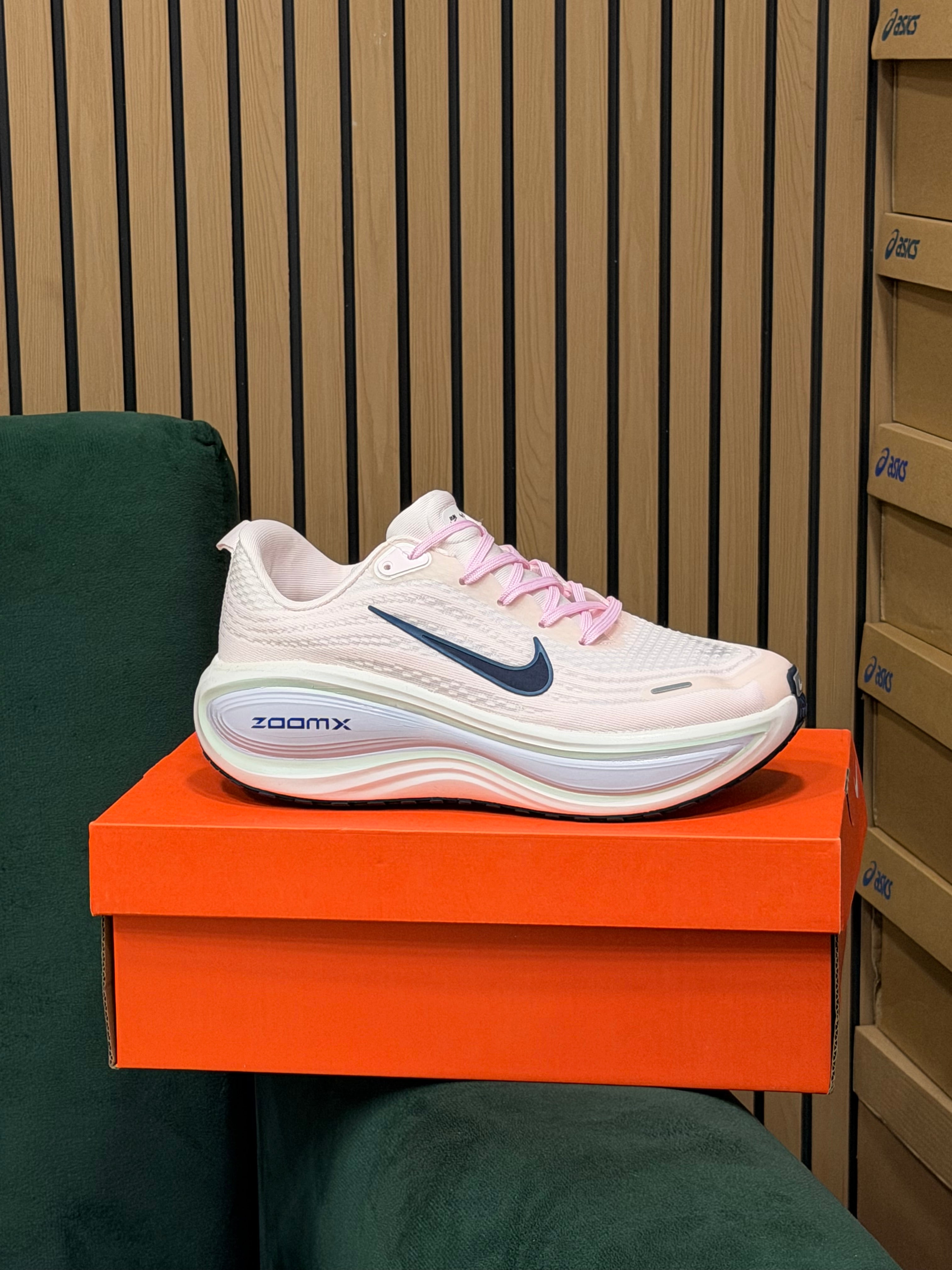 NIKE VOMERO PLUS
