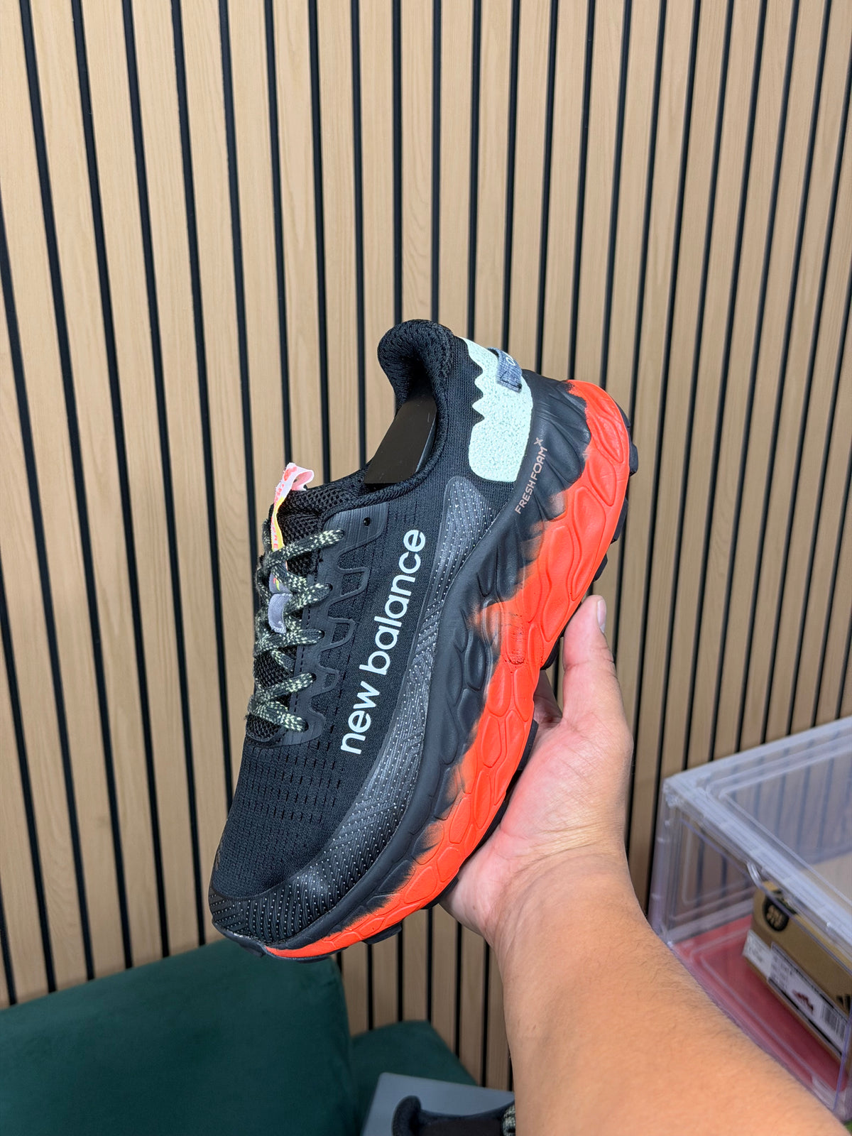 NEW BALANCE MORE V4