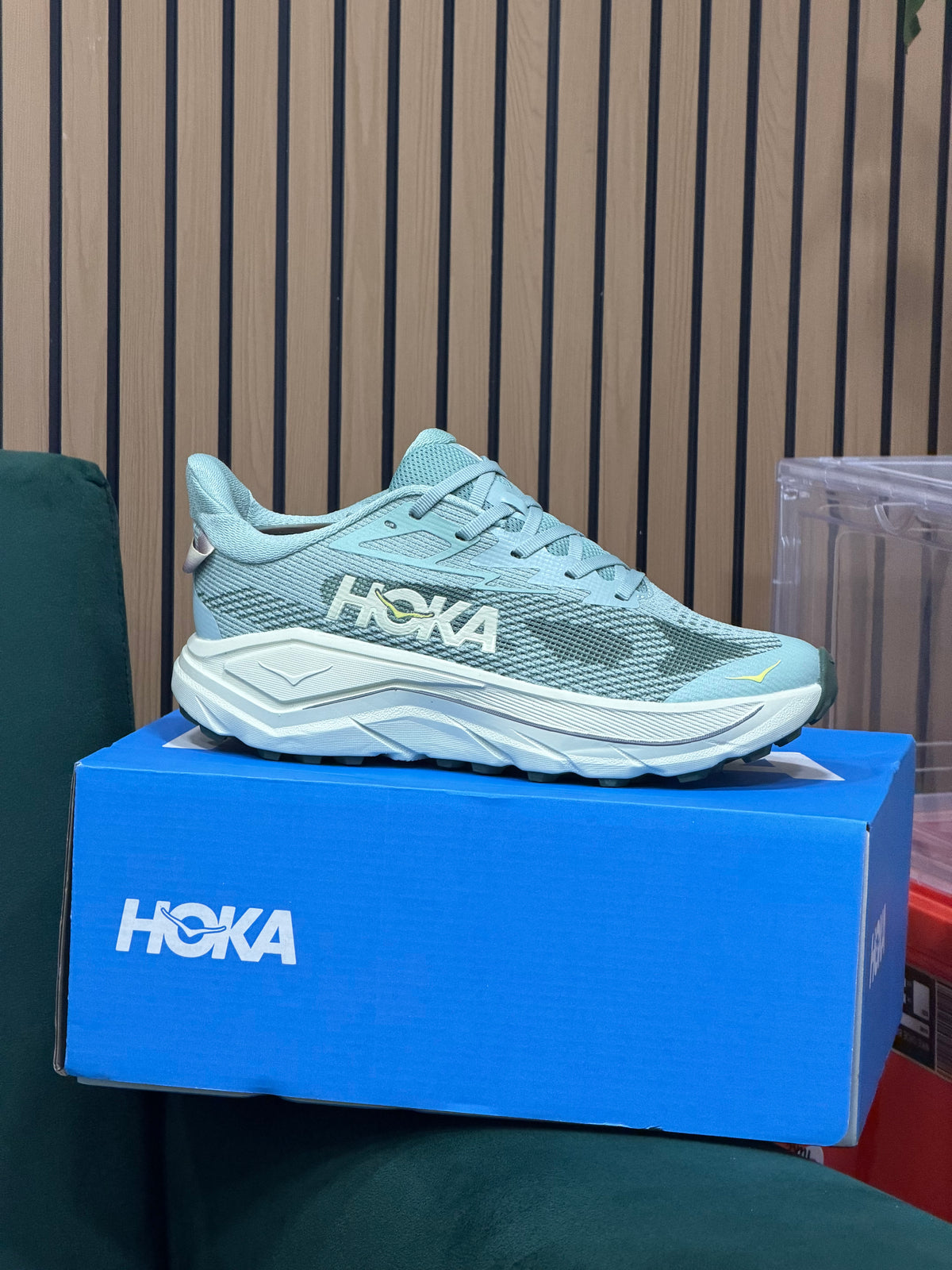 HOKA CHALLENGER 8