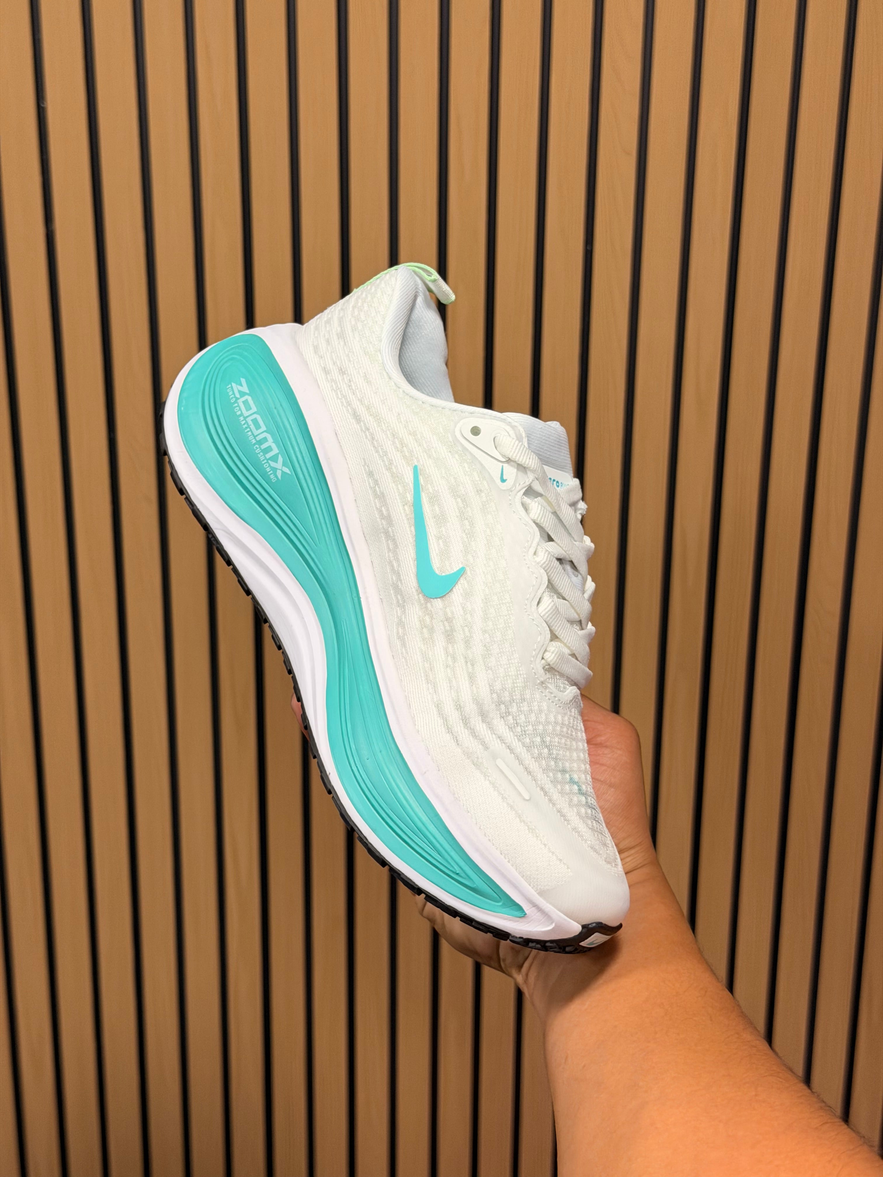 NIKE VOMERO PLUS
