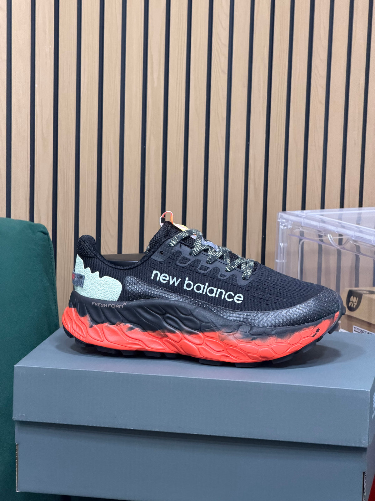 NEW BALANCE MORE V4