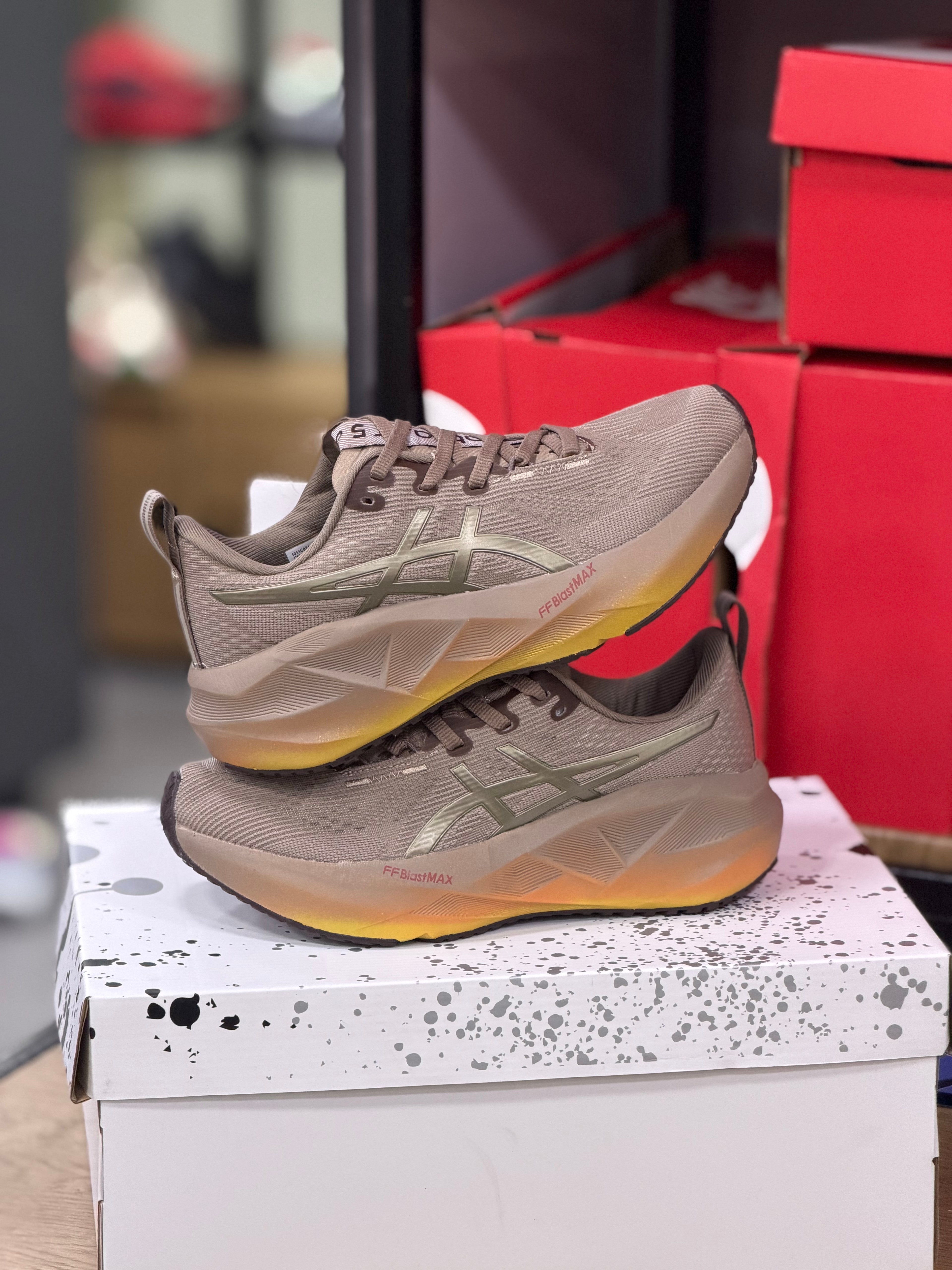 ASICS NOVABLAST 5