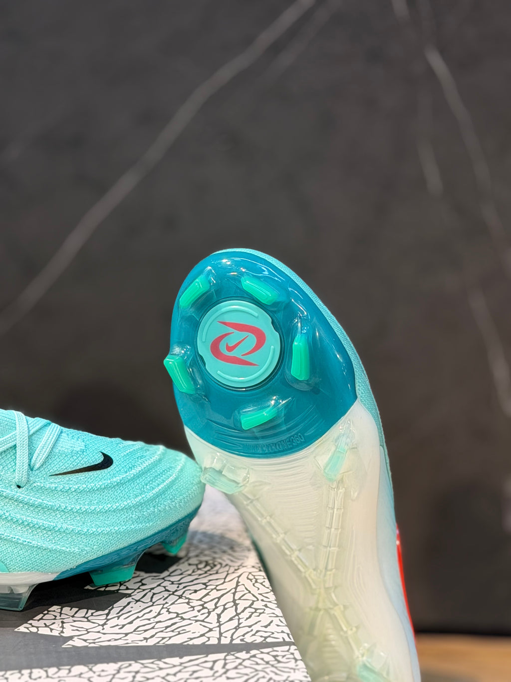 NIKE GUAYO GAMA MEDIA