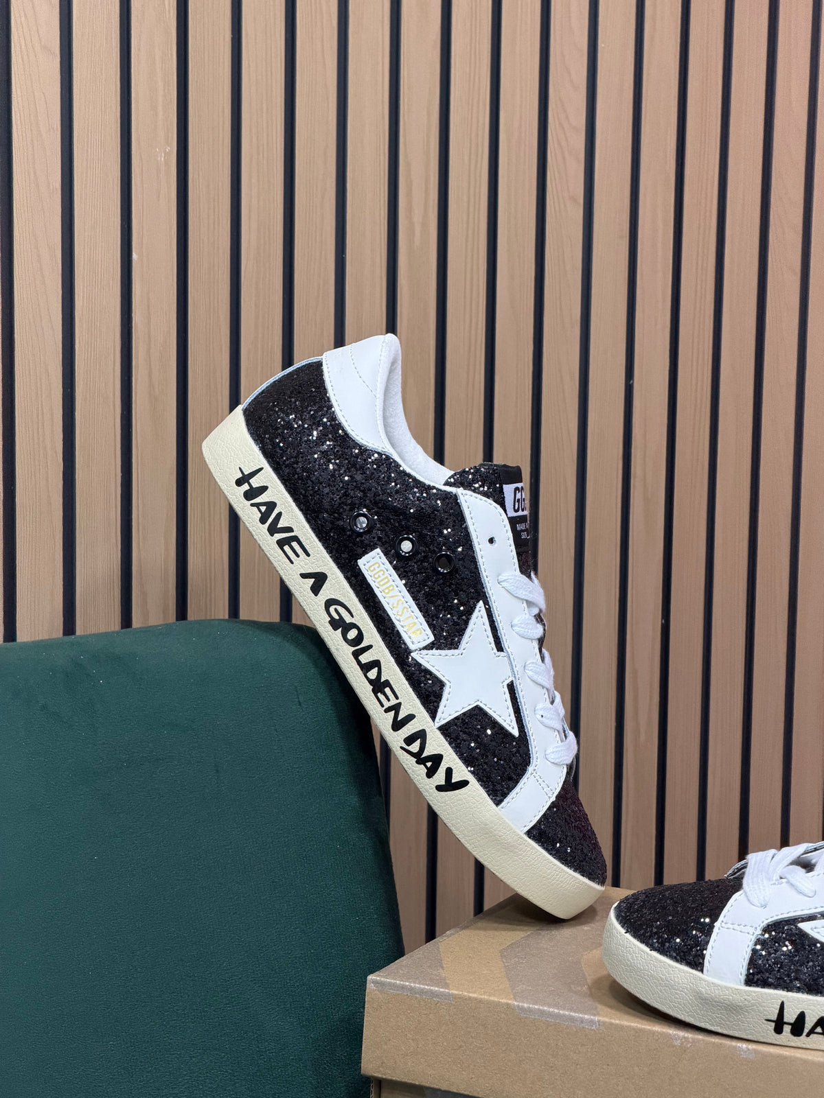 GOLDEN GOOSE