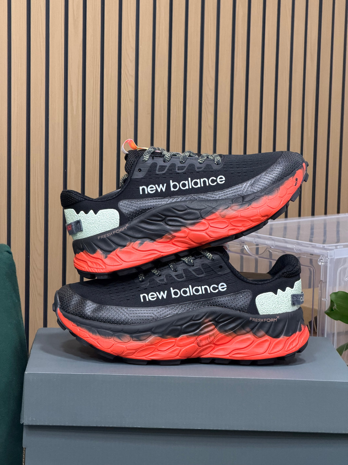 NEW BALANCE MORE V4