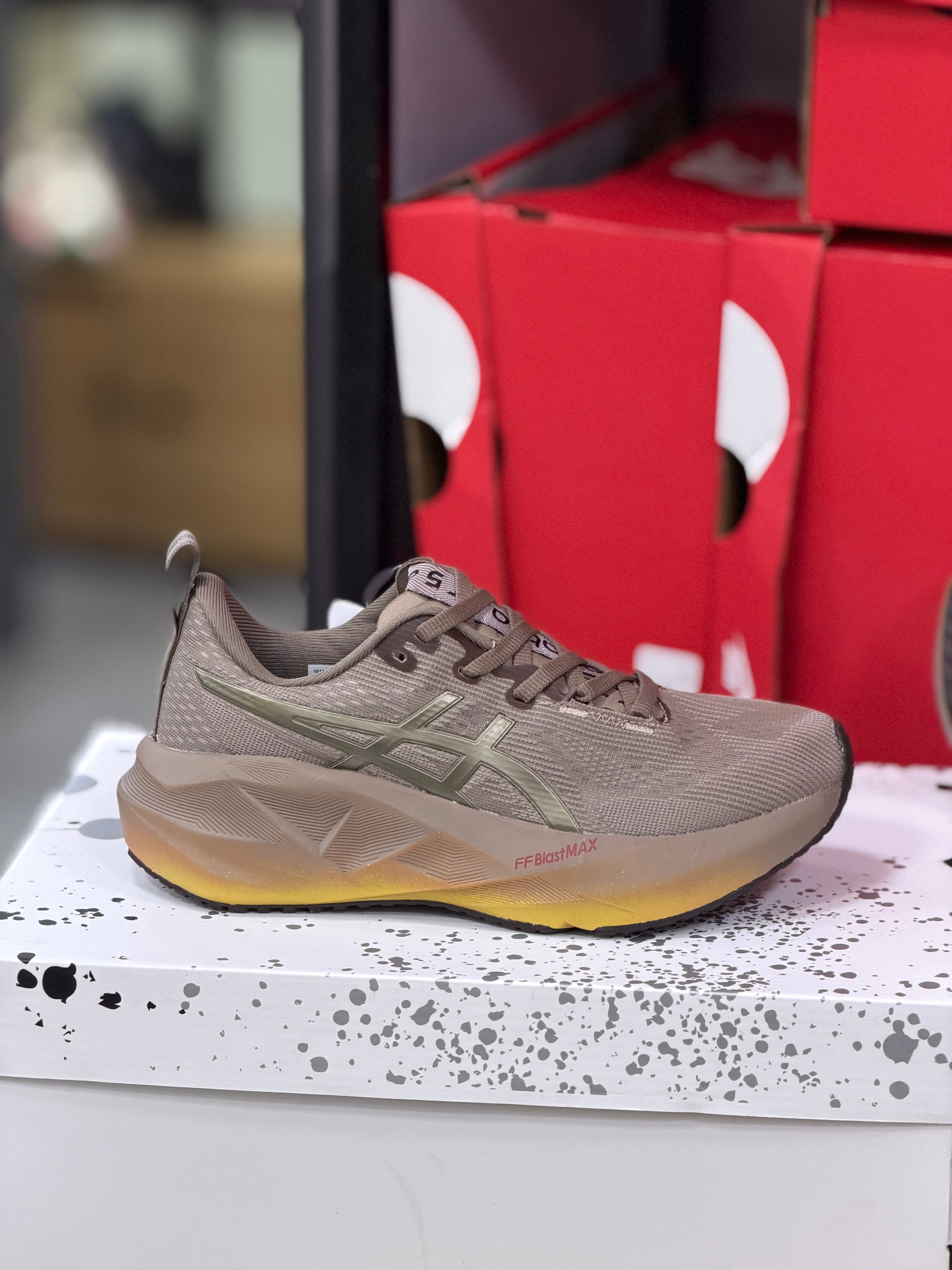 ASICS NOVABLAST 5