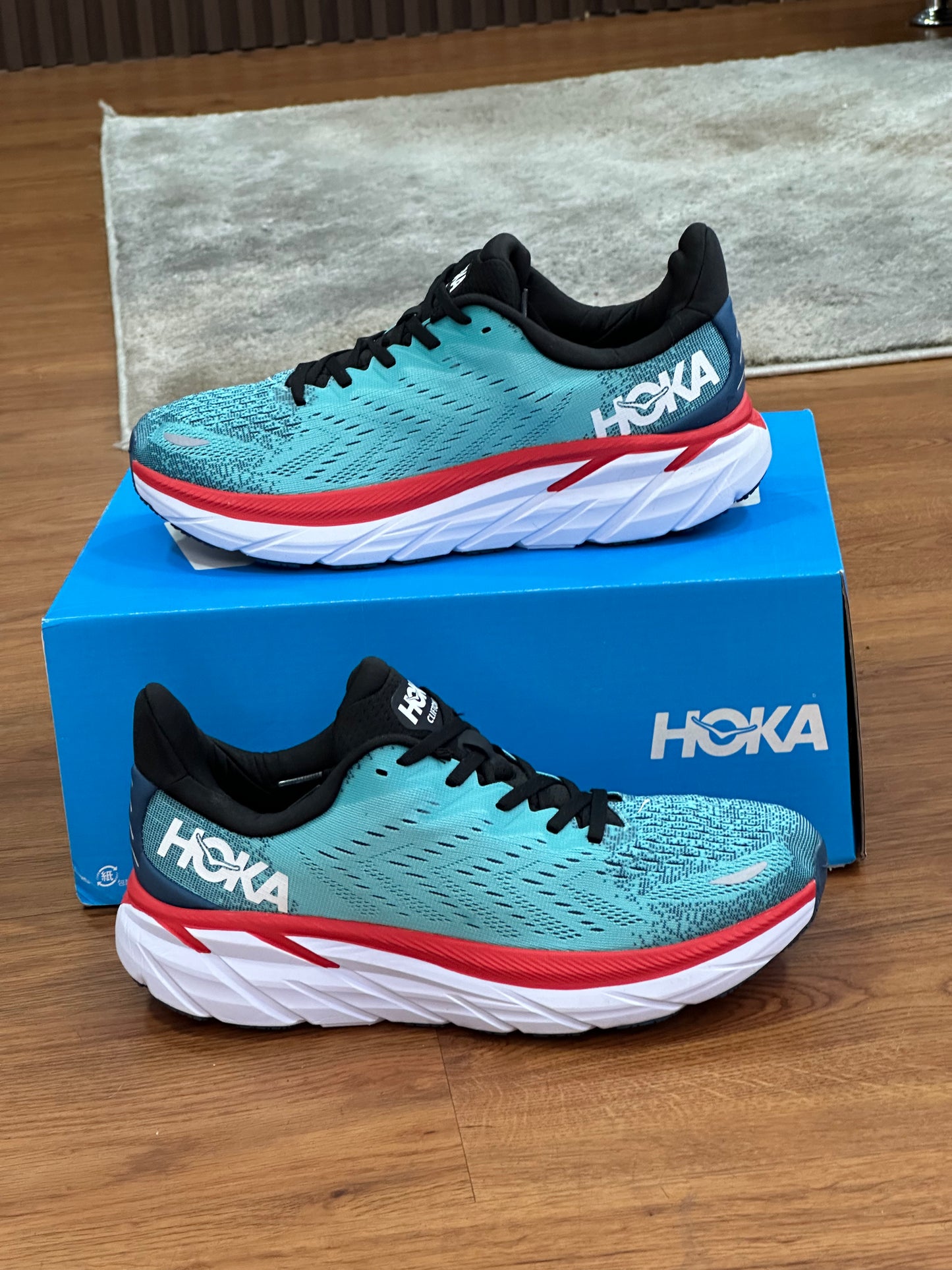 HOKA - CLIFTON 8