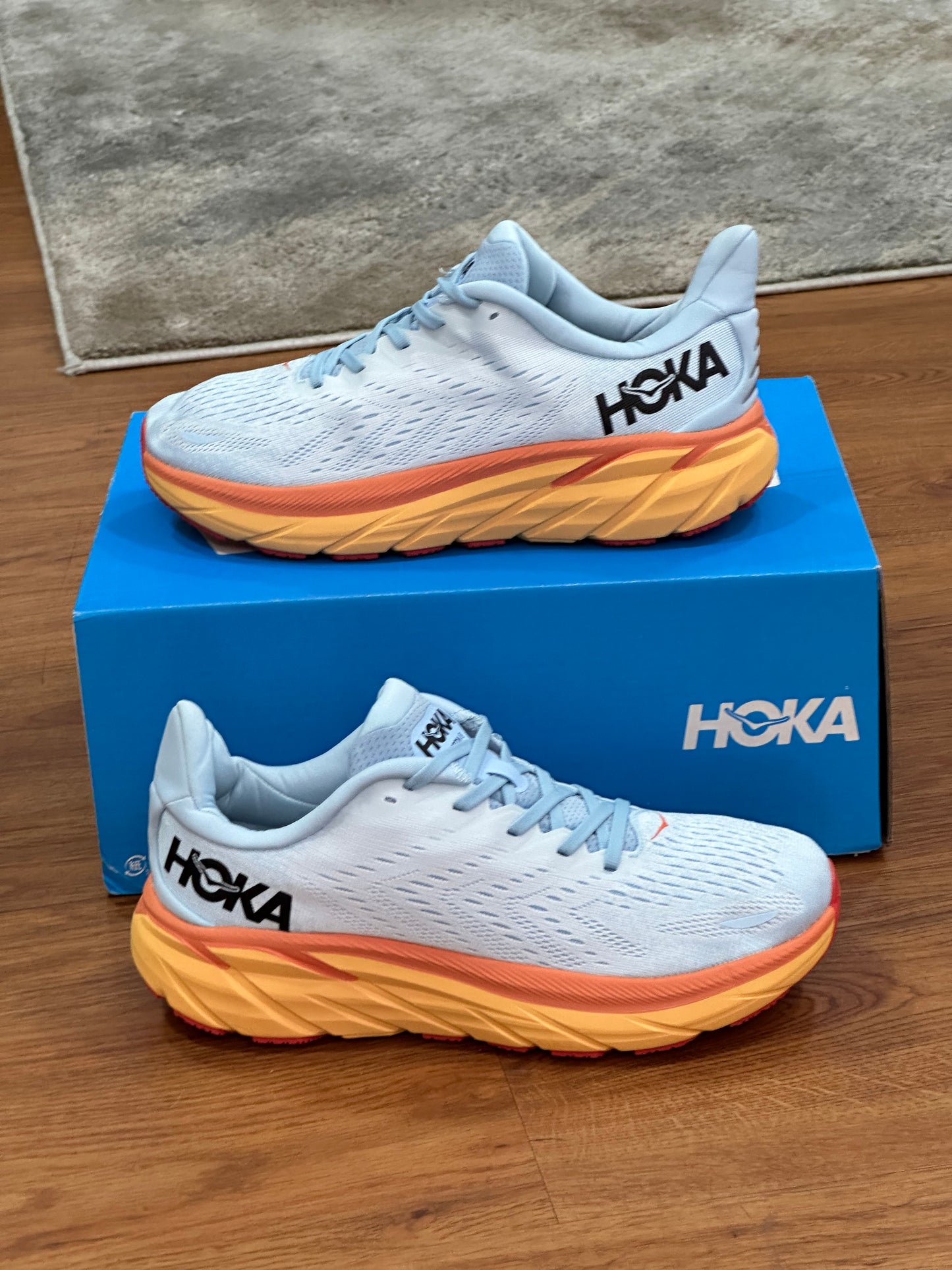 HOKA - CLIFTON 8