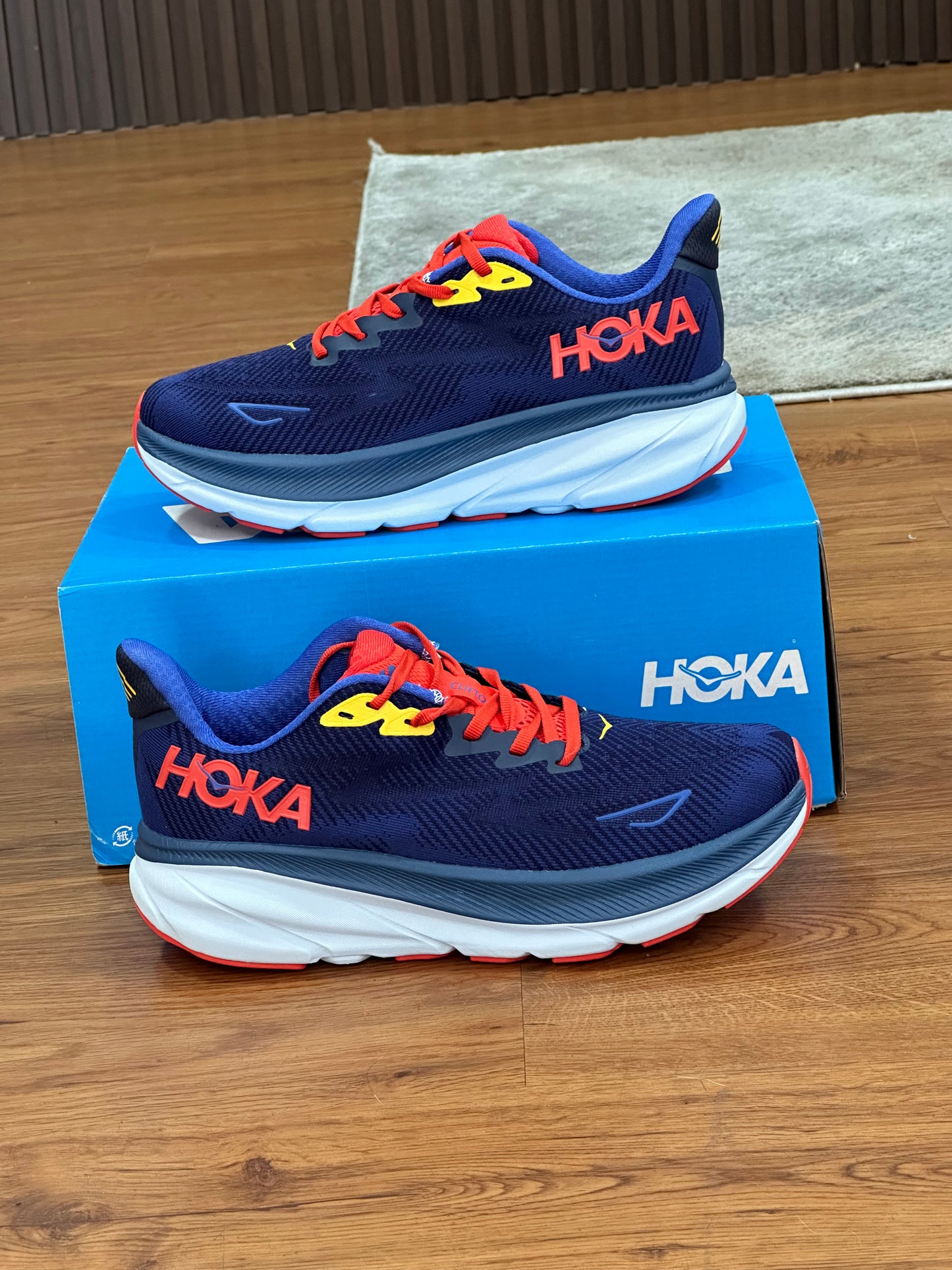 HOKA - CLIFTON 9