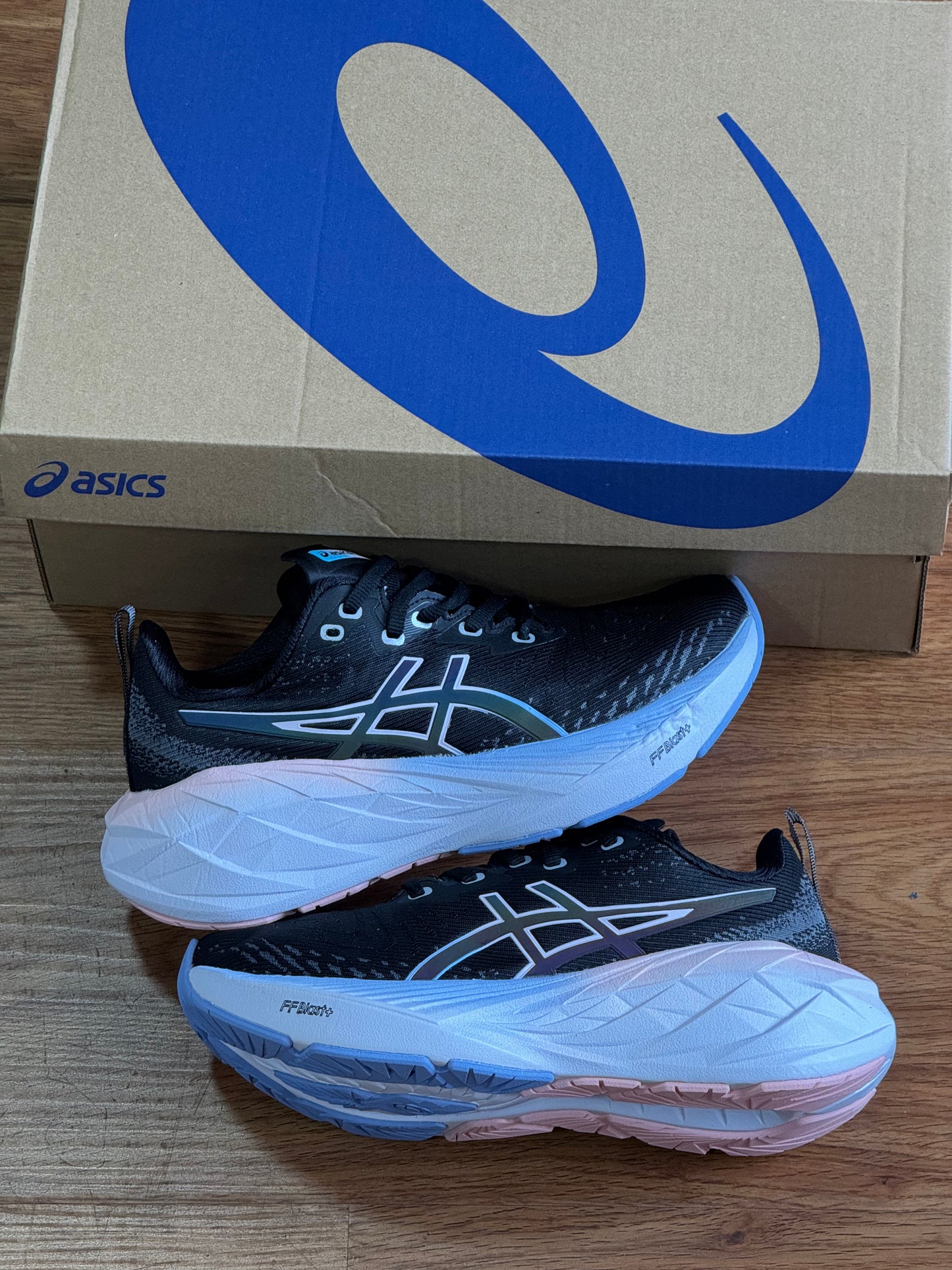 ASICS NOVABLAST 4