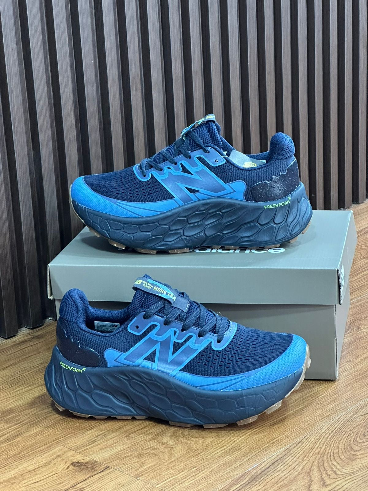 NEW BALANCE MORE V4 HOMBRE