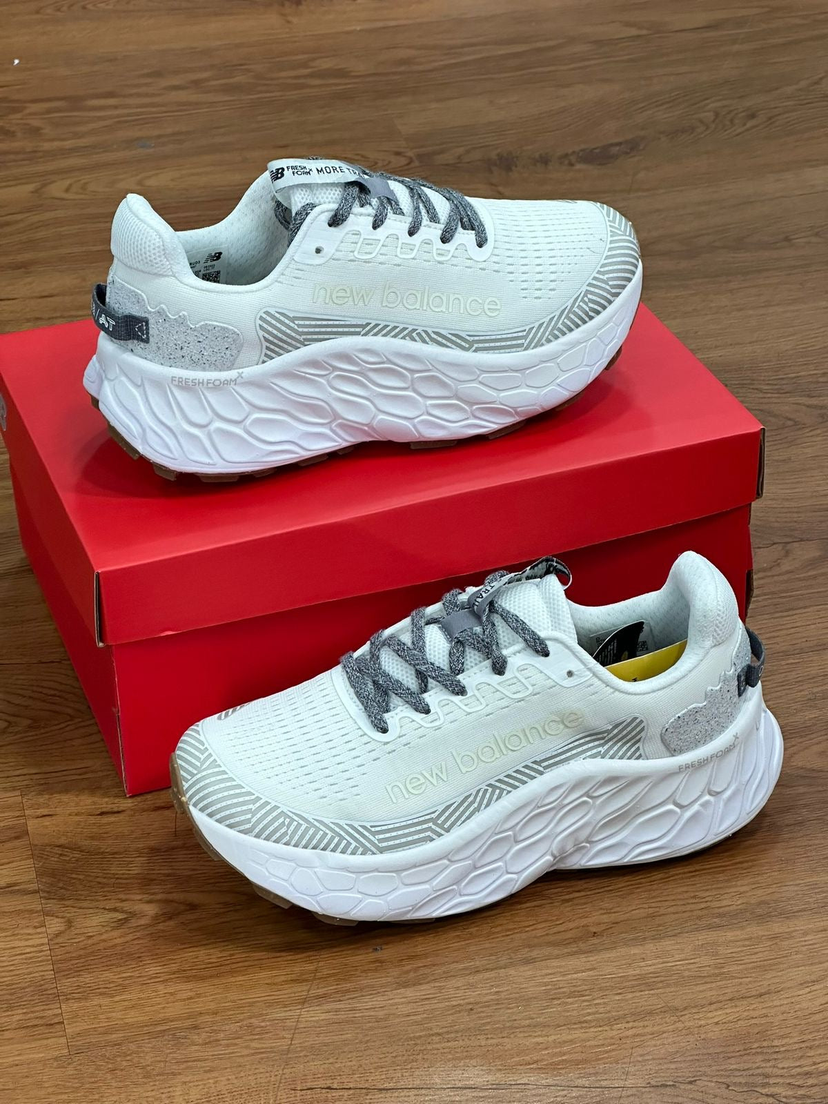 NEW BALANCE MORE V4 HOMBRE