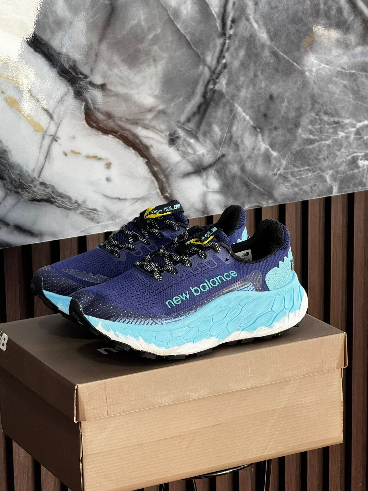 NEW BALANCE MORE V4 HOMBRE