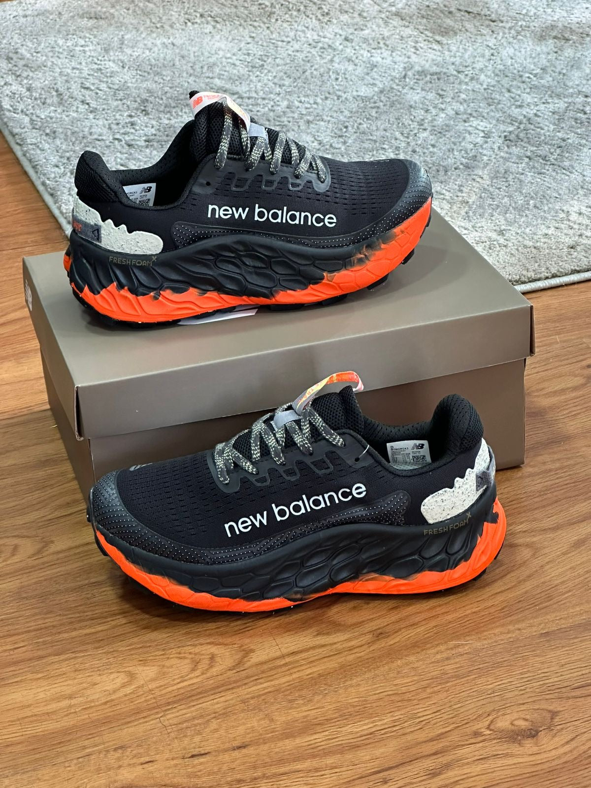 NEW BALANCE MORE V4 HOMBRE