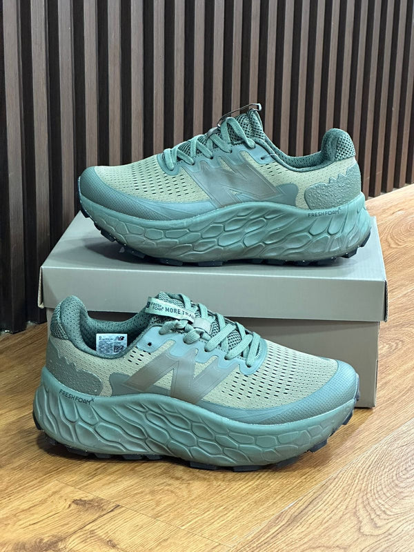 NEW BALANCE MORE V4 HOMBRE