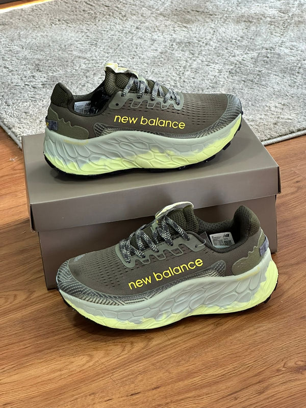 NEW BALANCE MORE V4 HOMBRE