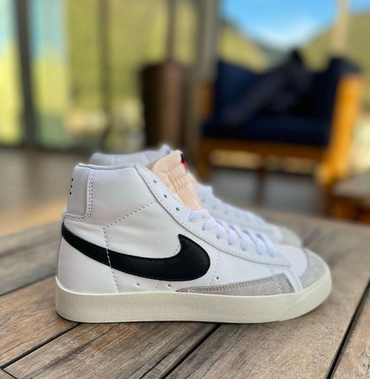 NIKE BLAZER