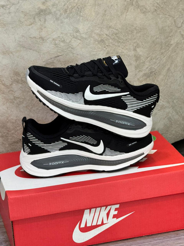 NIKE VOMERO 18 DAMA