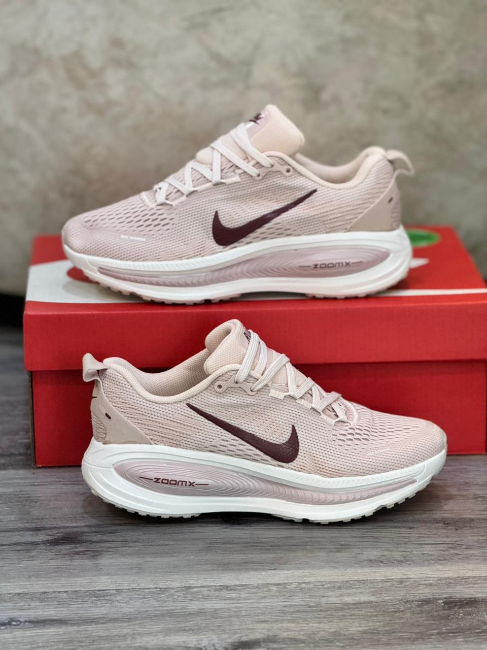 NIKE VOMERO 18 DAMA