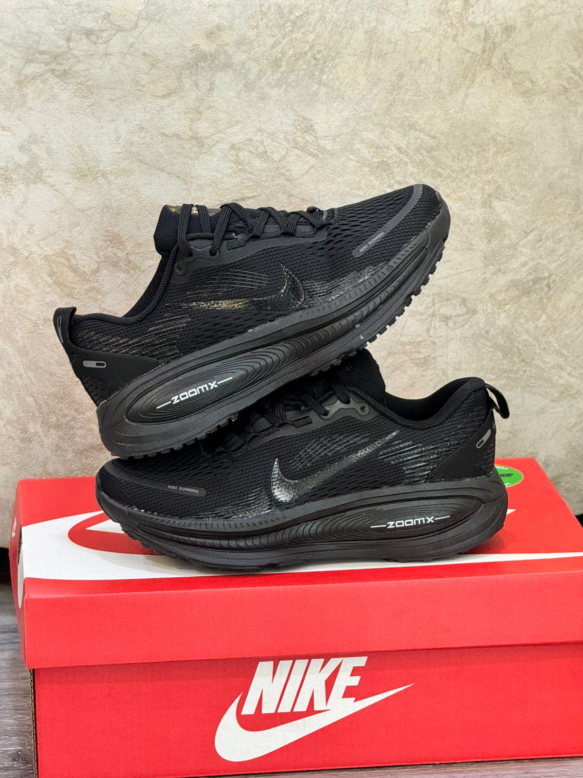 NIKE VOMERO 18 HOMBRE