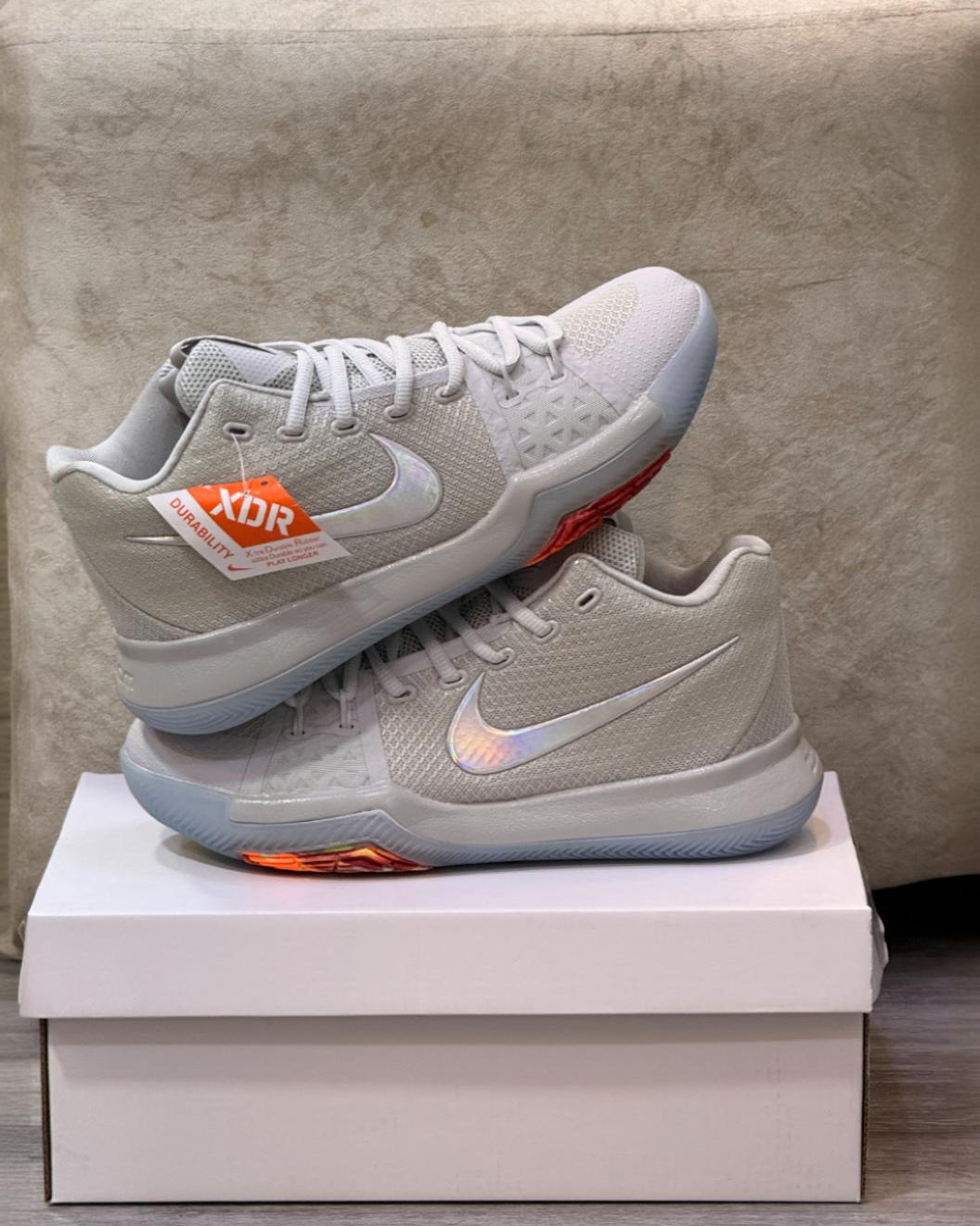 NIKE KYRIE 3